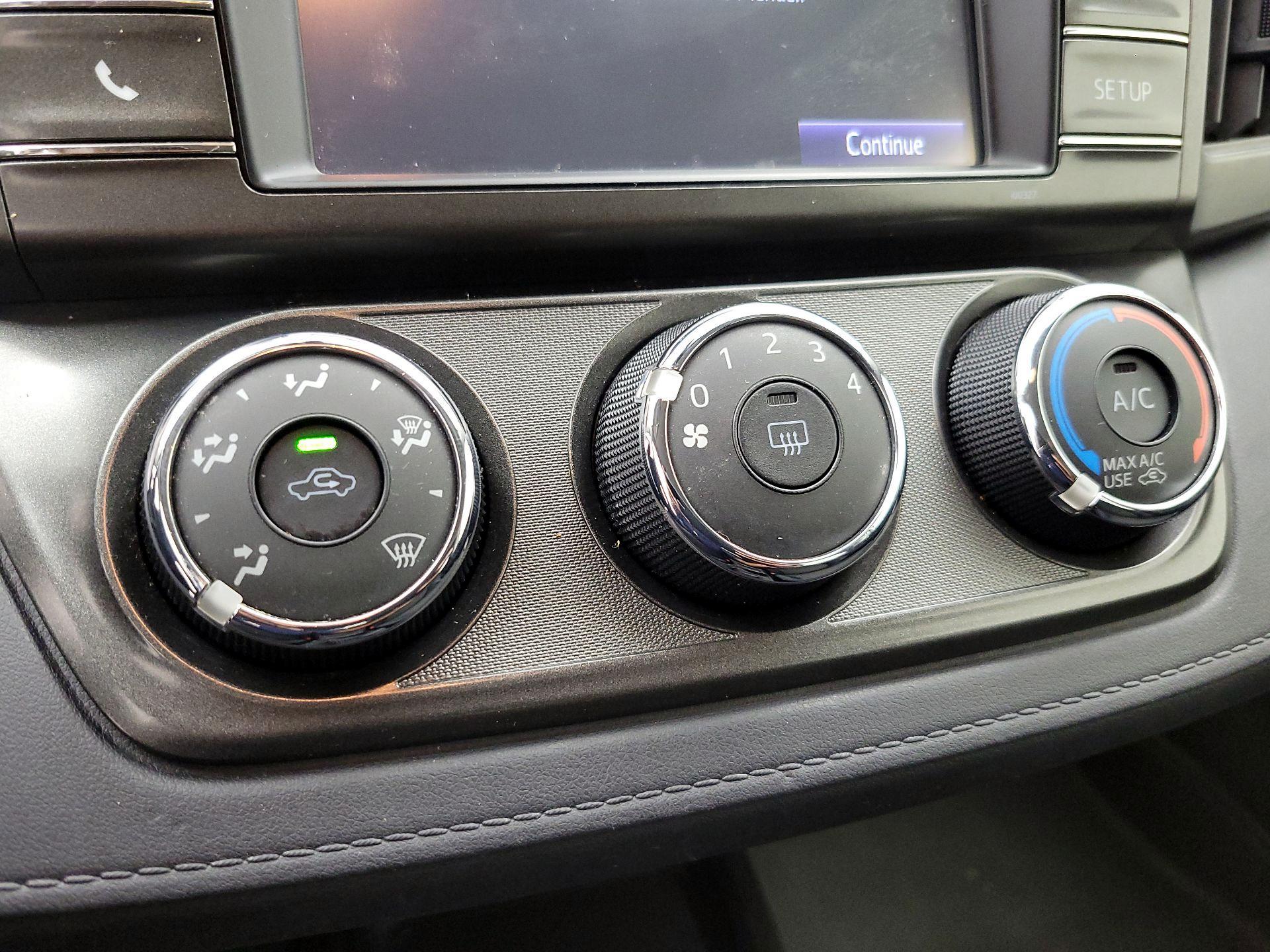 Thumbnail: 2015 Toyota RAV4 - 16