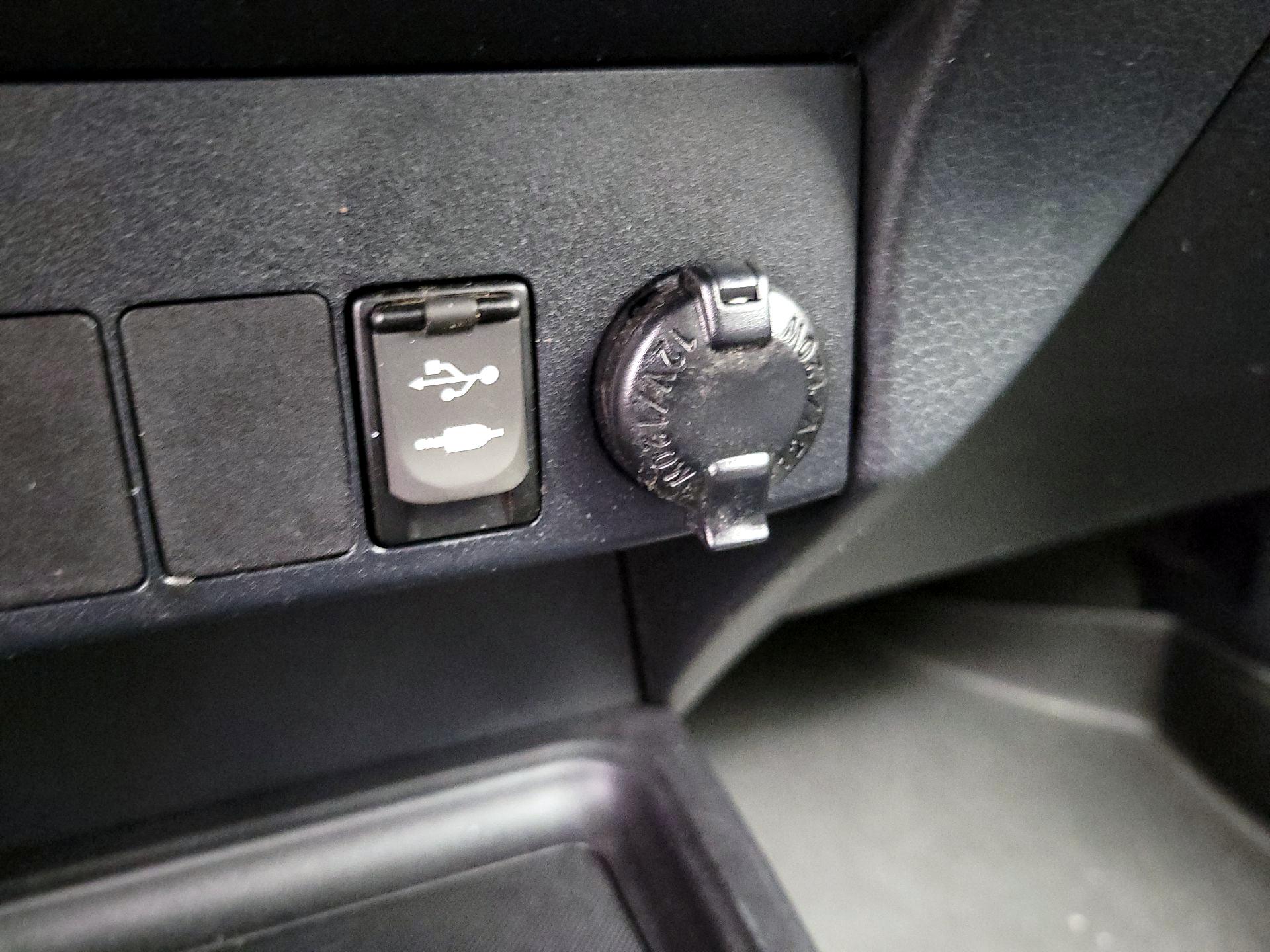 Thumbnail: 2015 Toyota RAV4 - 18