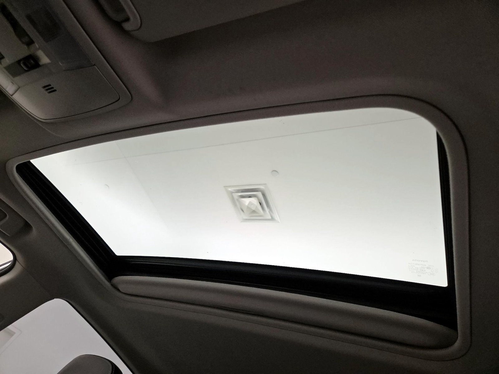 Sunroof(s) & Overhead Airbags