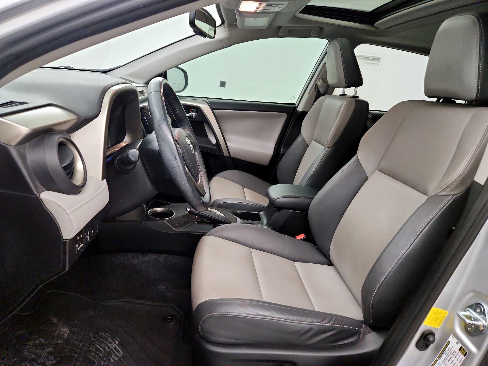 Thumbnail: 2015 Toyota RAV4 - 11
