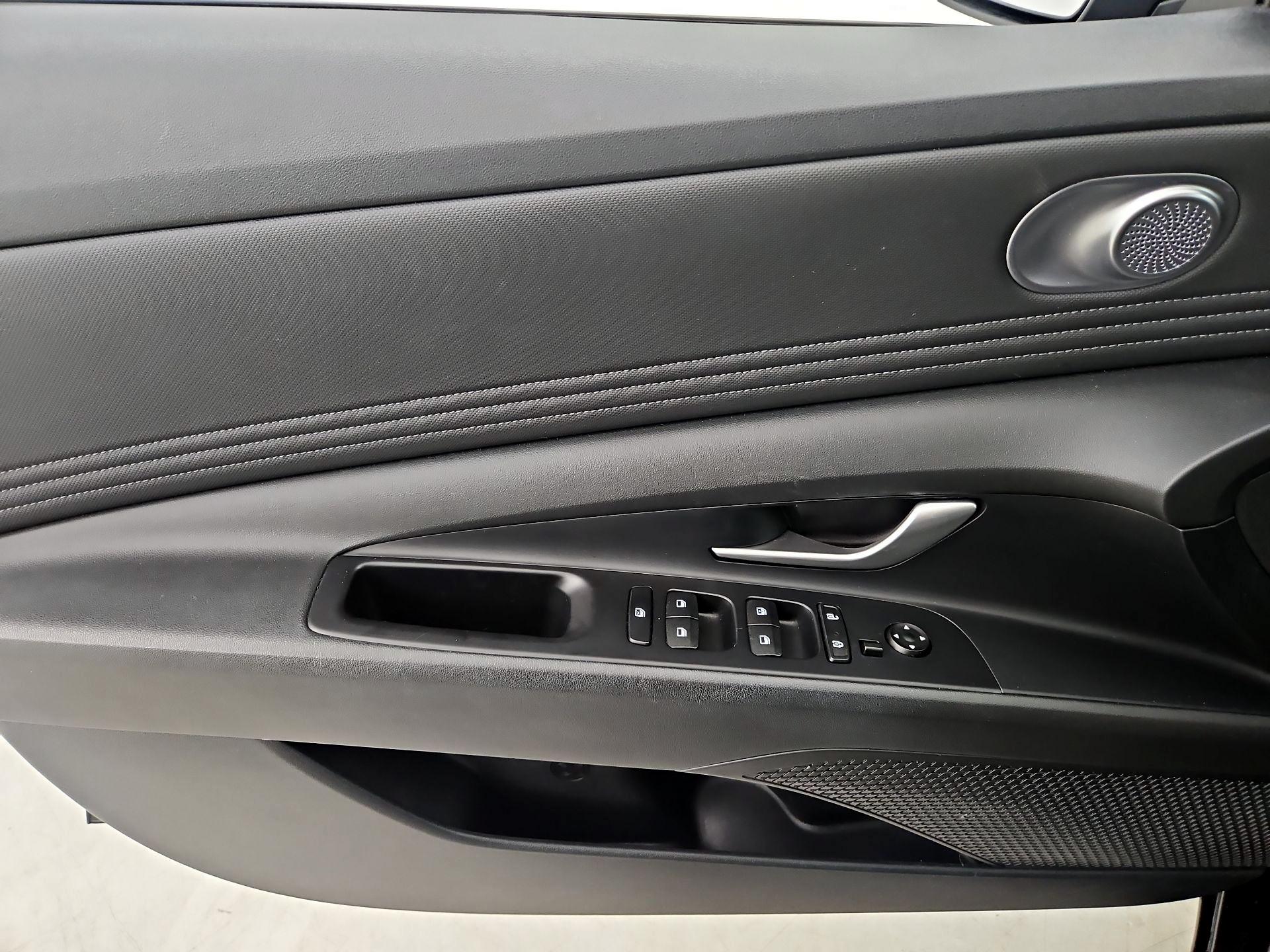 Thumbnail: 2023 Hyundai Elantra - 12