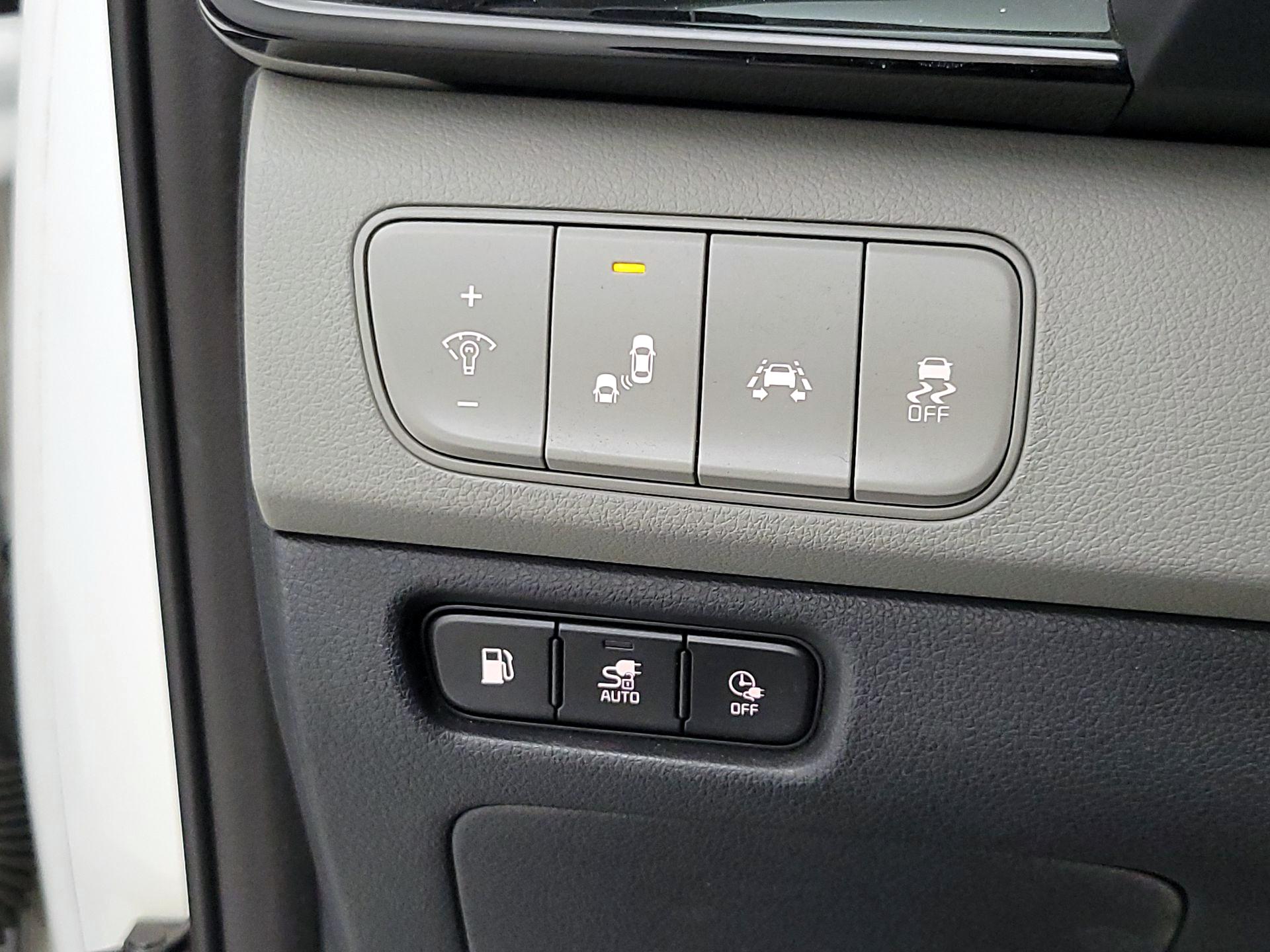 Thumbnail: 2018 Kia Niro - 13