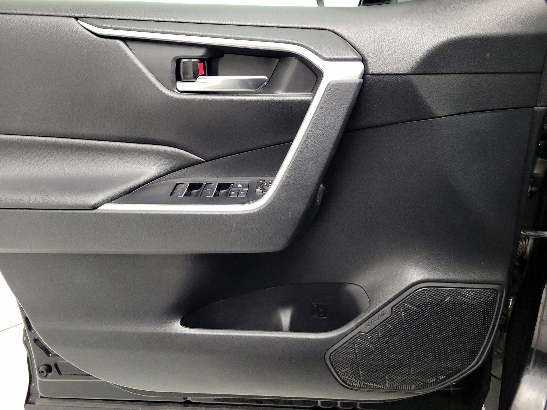Thumbnail: 2022 Toyota RAV4 - 12