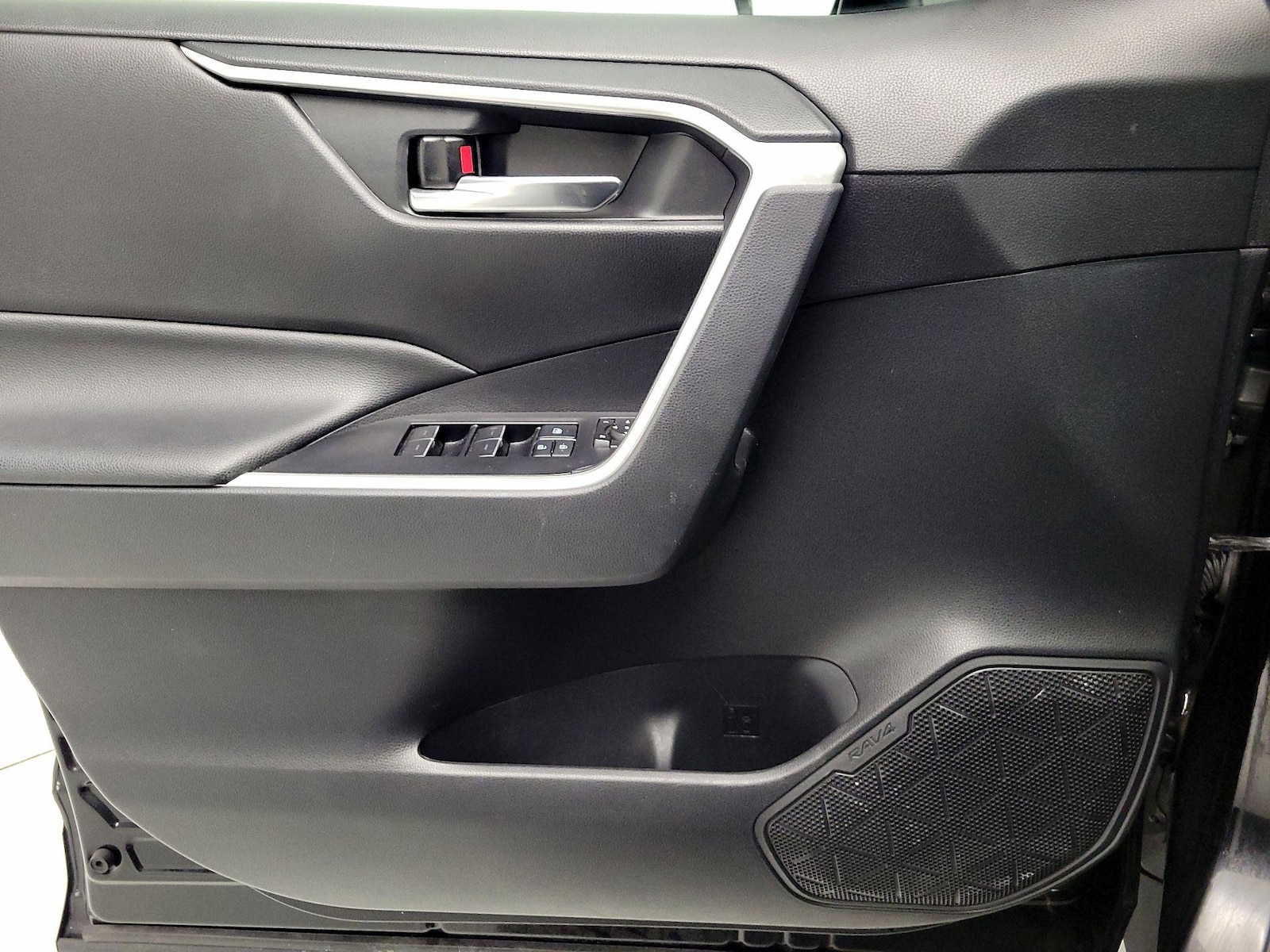 2022 Toyota RAV4 XLE - Photo 13