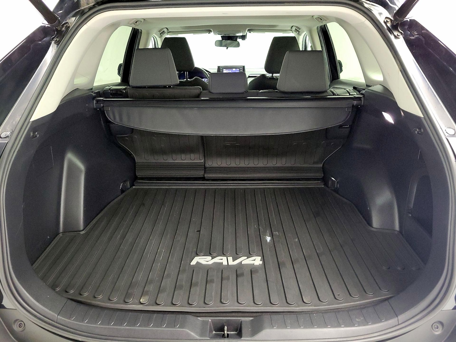 2022 Toyota RAV4 XLE - Photo 17