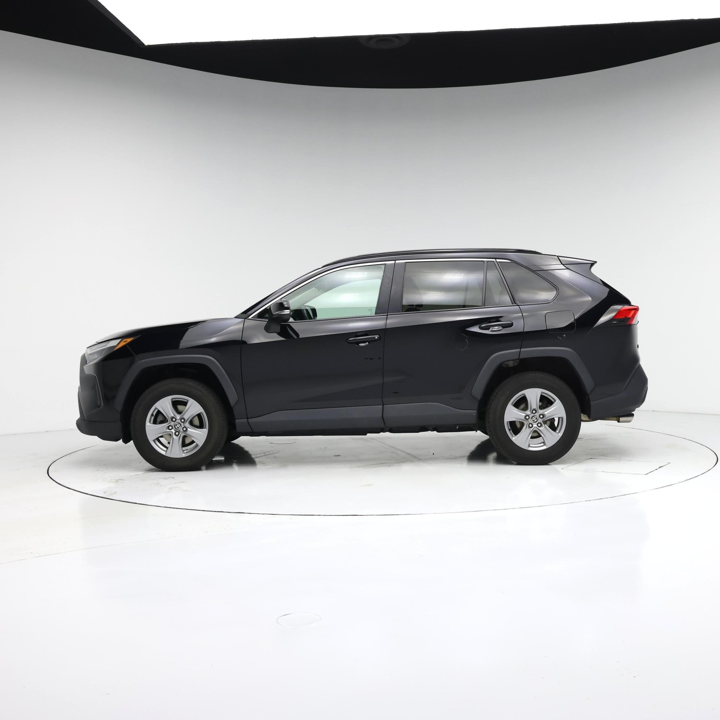 Thumbnail: 2022 Toyota RAV4 - 3
