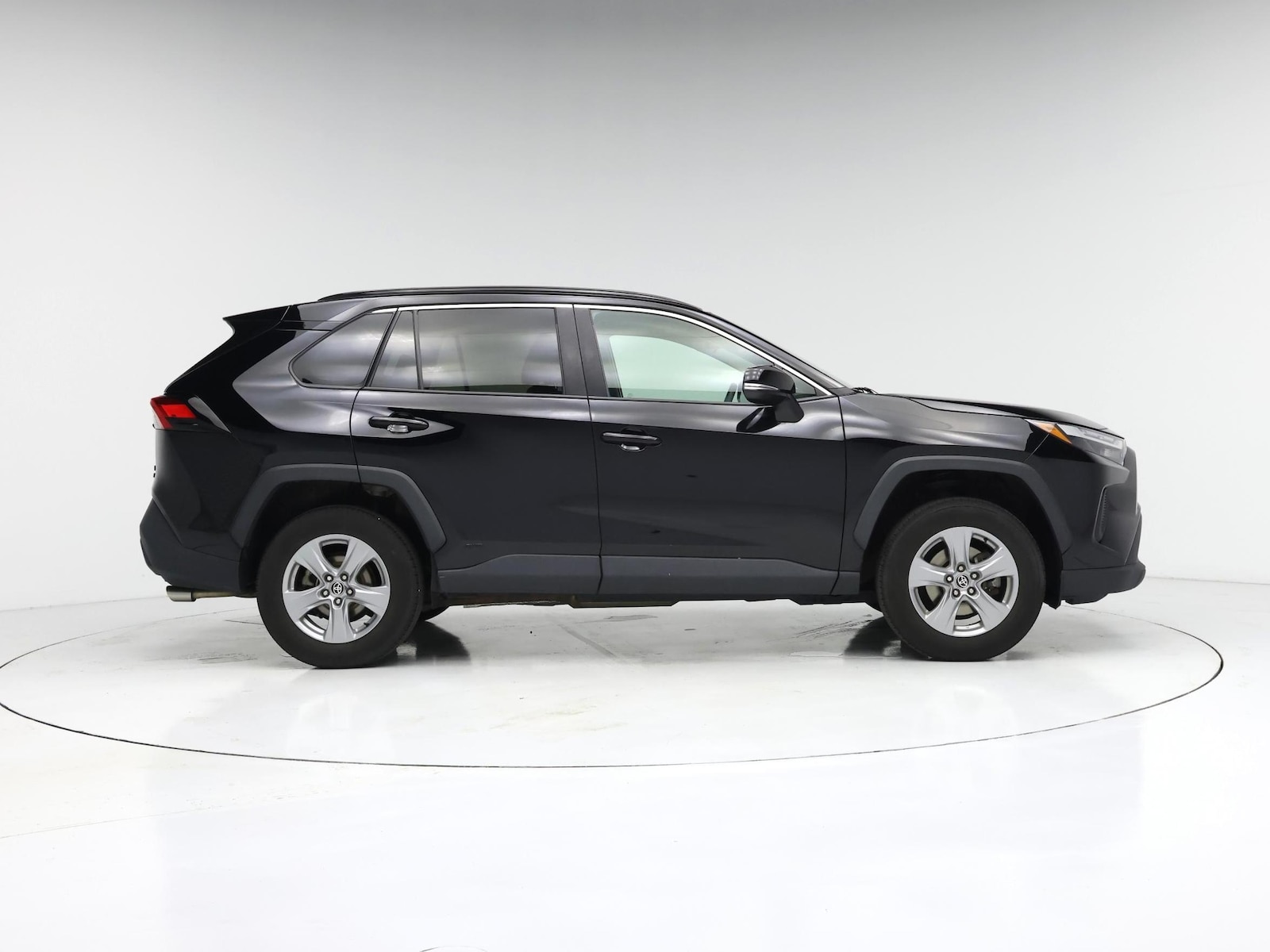 2022 Toyota RAV4 XLE - Photo 8