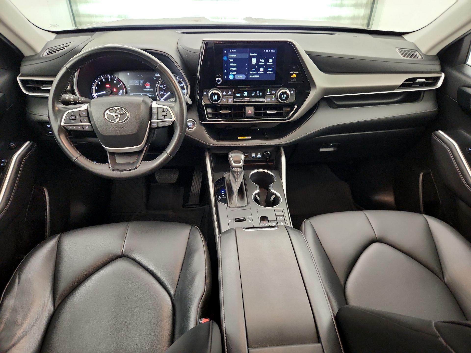 Thumbnail: 2023 Toyota Highlander - 9