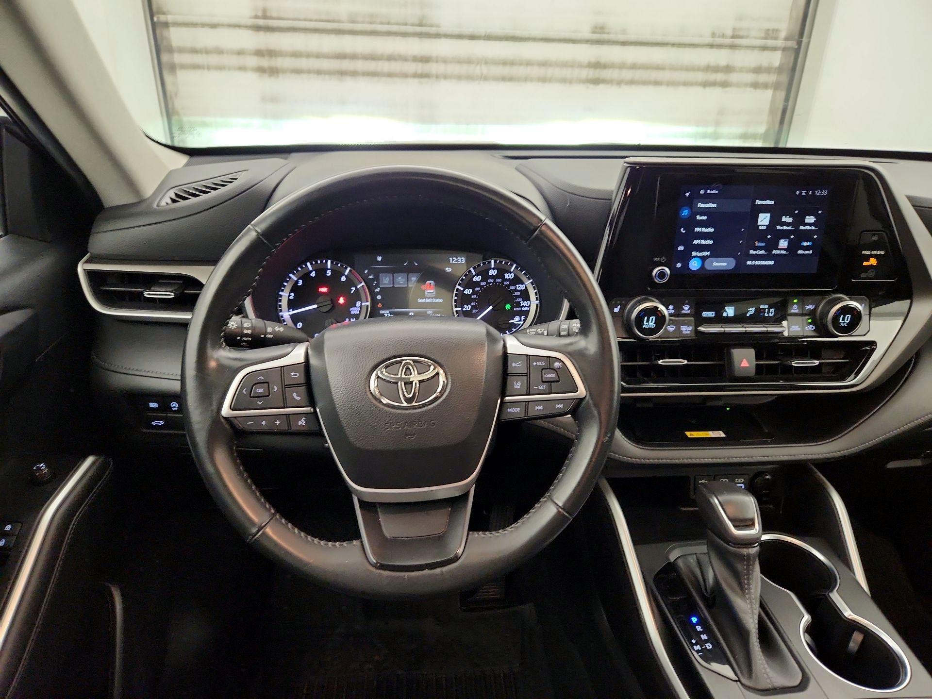 Thumbnail: 2023 Toyota Highlander - 10