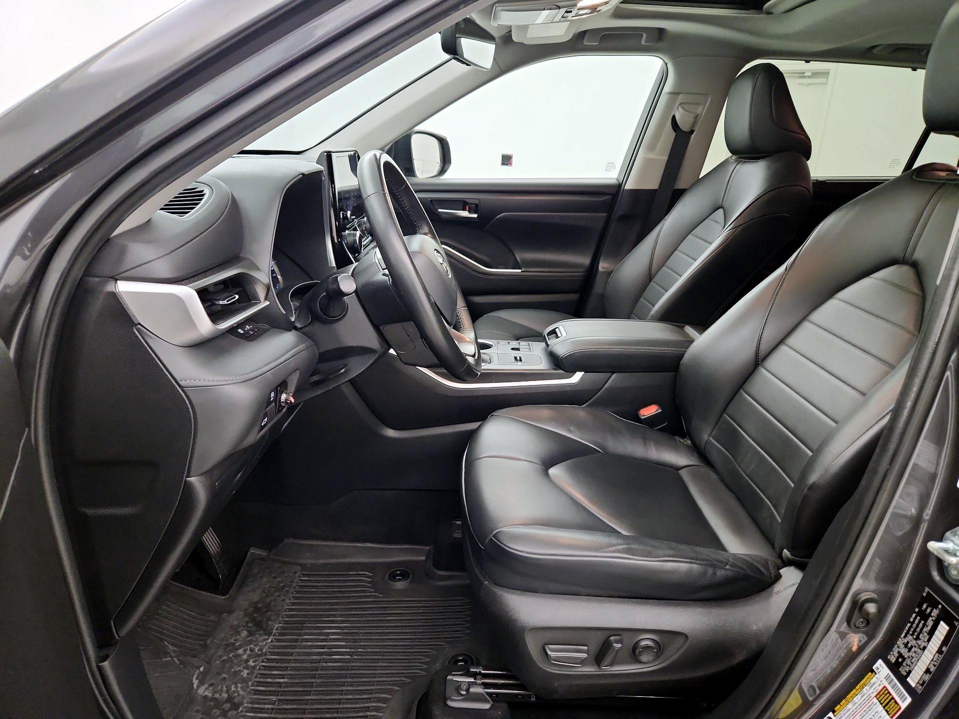 Thumbnail: 2023 Toyota Highlander - 11