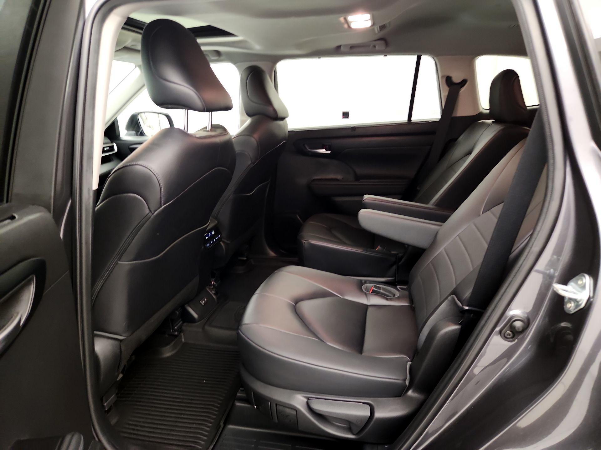 Thumbnail: 2023 Toyota Highlander - 20