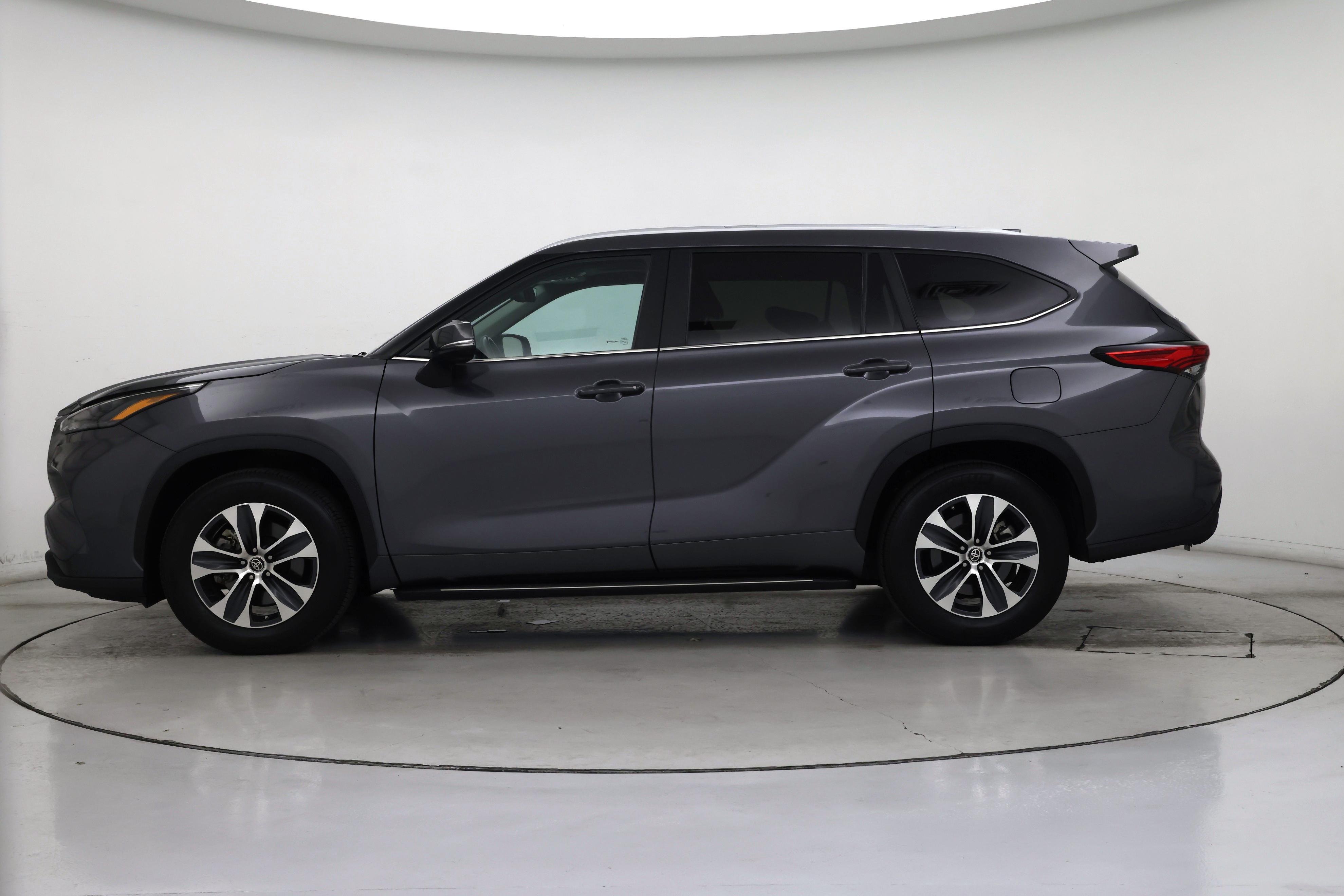 Thumbnail: 2023 Toyota Highlander - 3
