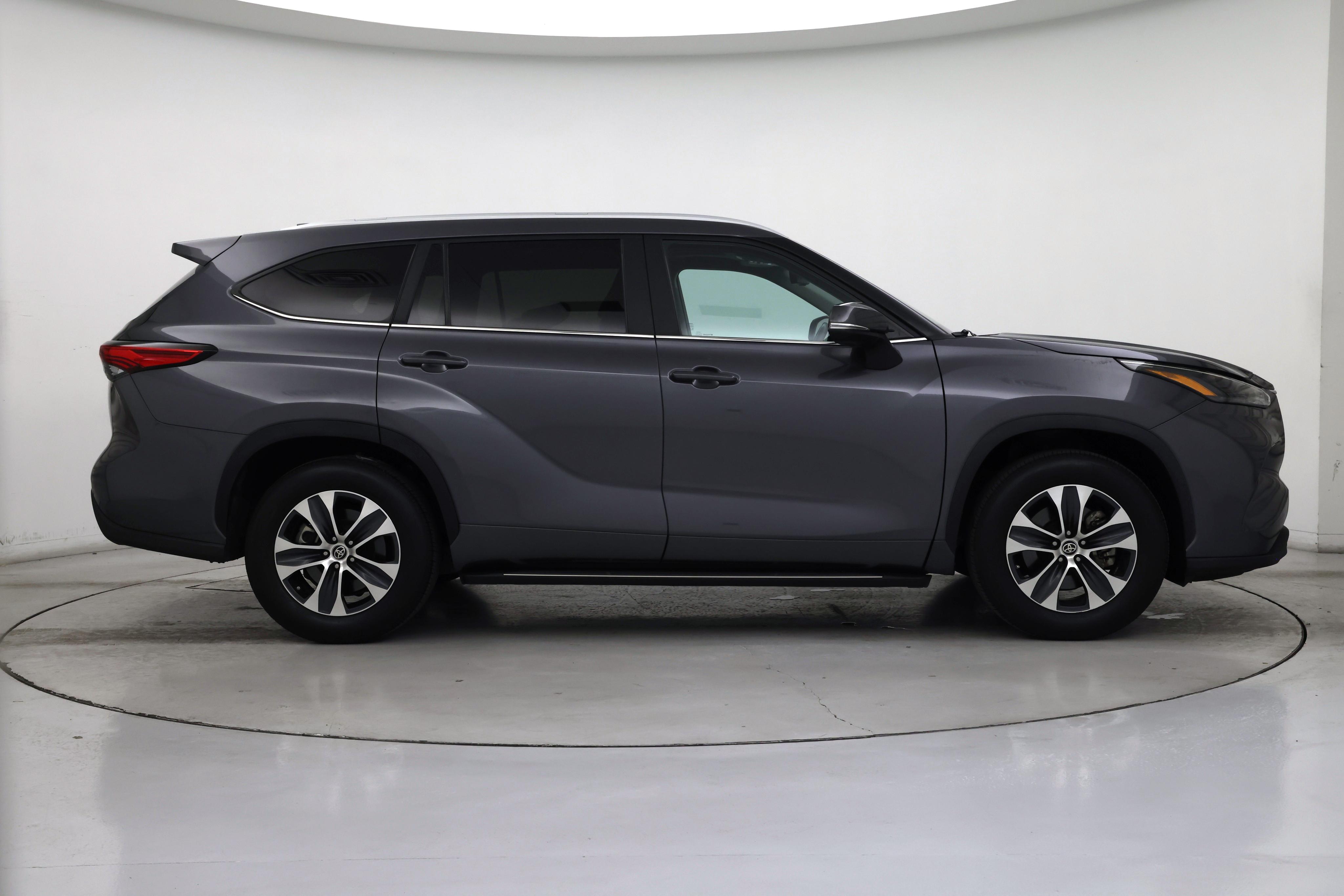 Thumbnail: 2023 Toyota Highlander - 7
