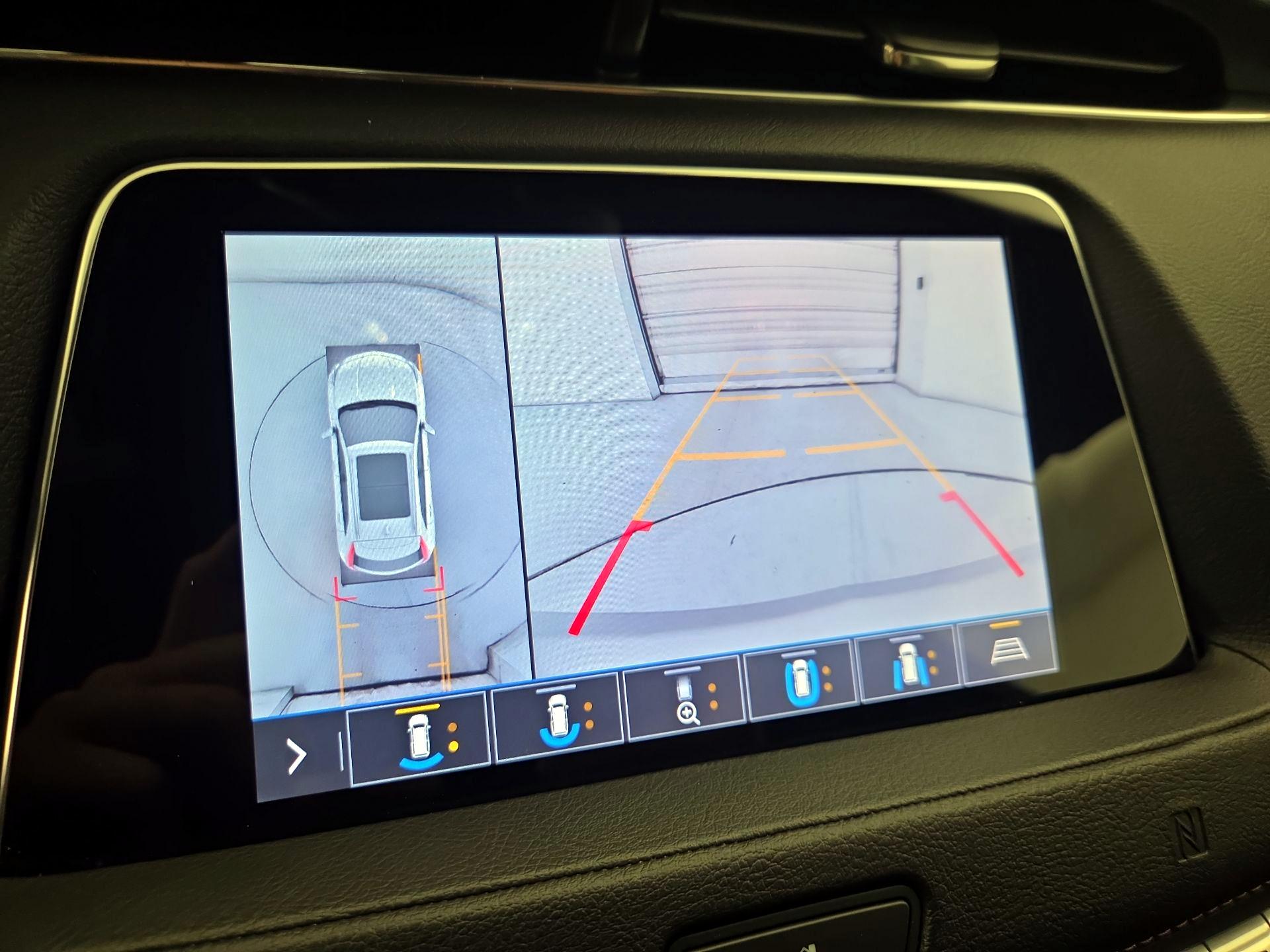 Thumbnail: 2019 Cadillac XT4 - 15