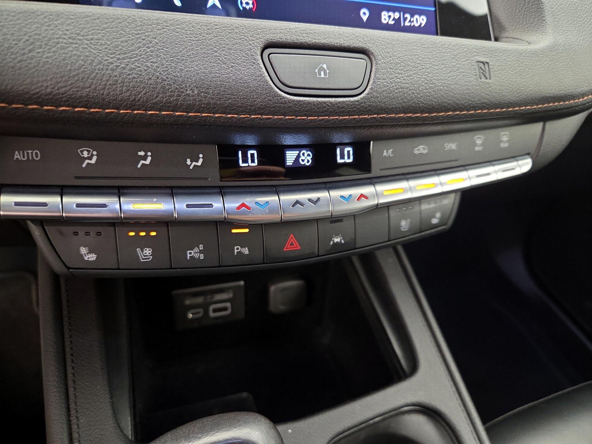 Thumbnail: 2019 Cadillac XT4 - 17