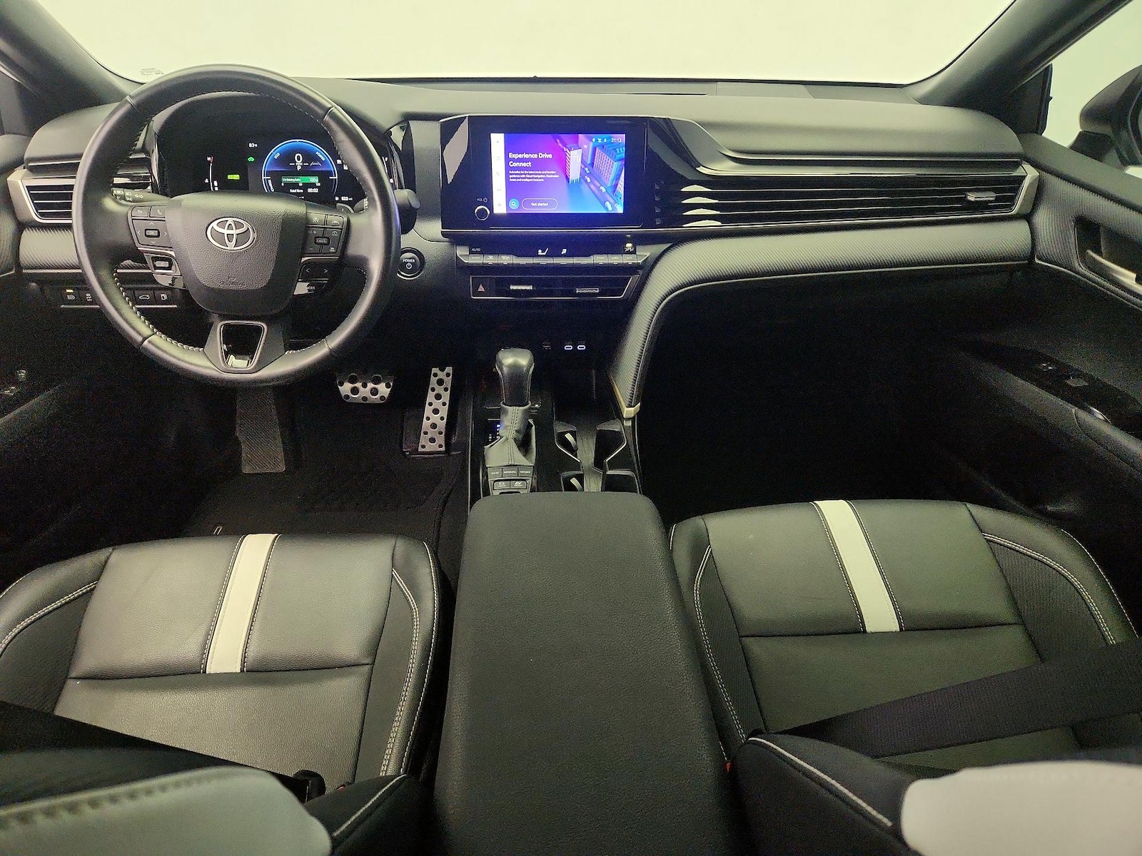 2025 Toyota Camry SE - Photo 10