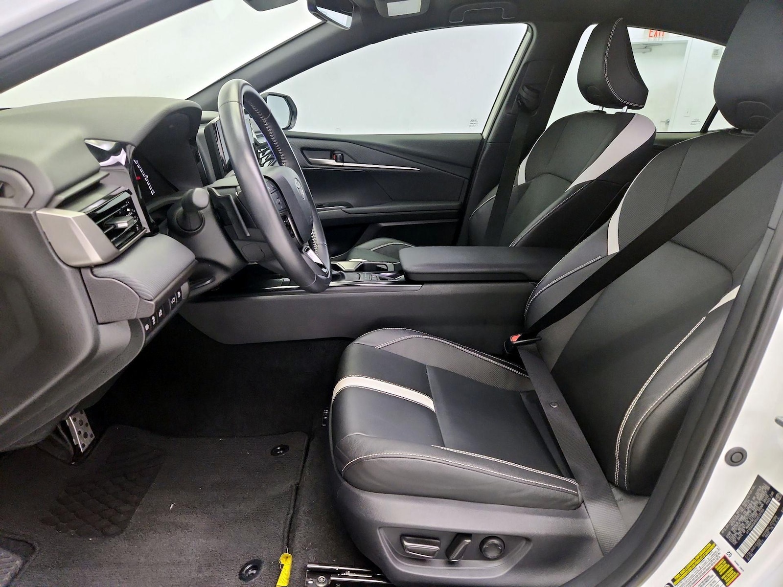 2025 Toyota Camry SE - Photo 12