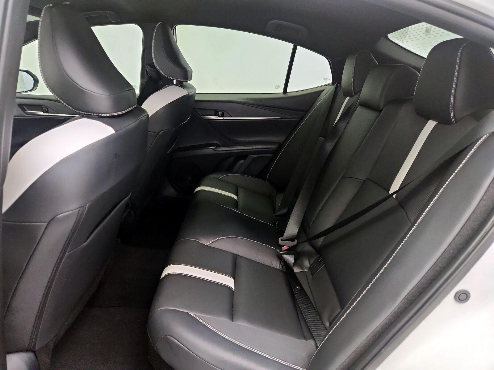 2025 Toyota Camry SE - Photo 20