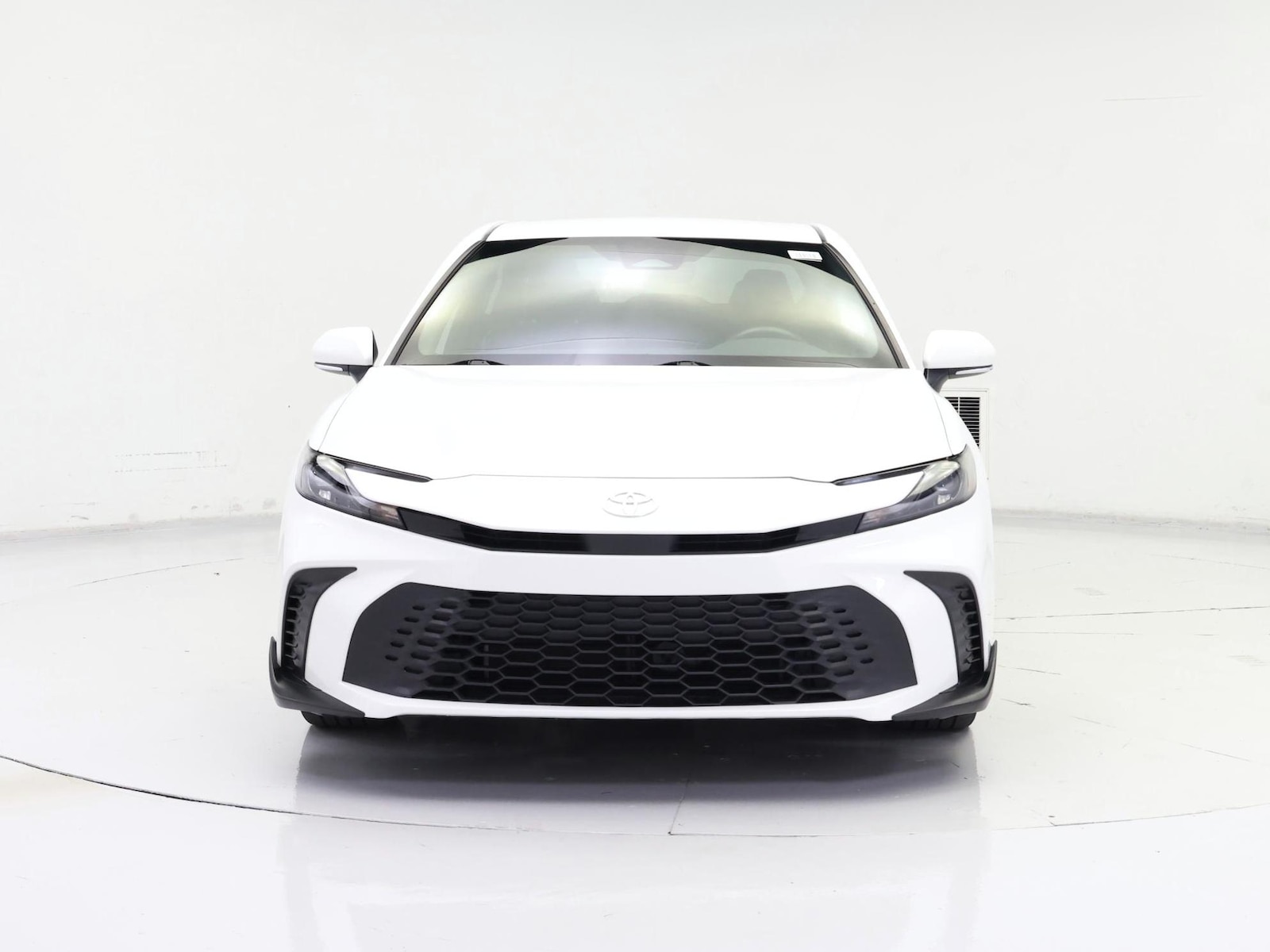 2025 Toyota Camry SE - Photo 6