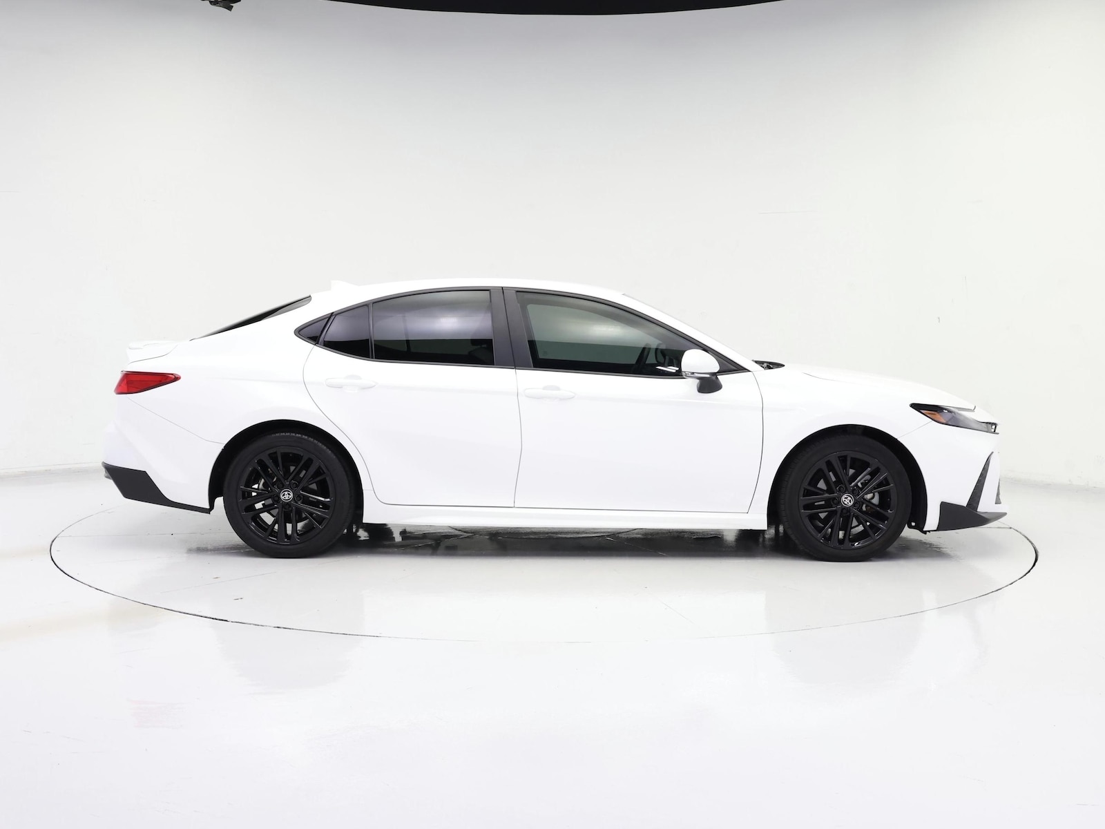 2025 Toyota Camry SE - Photo 8