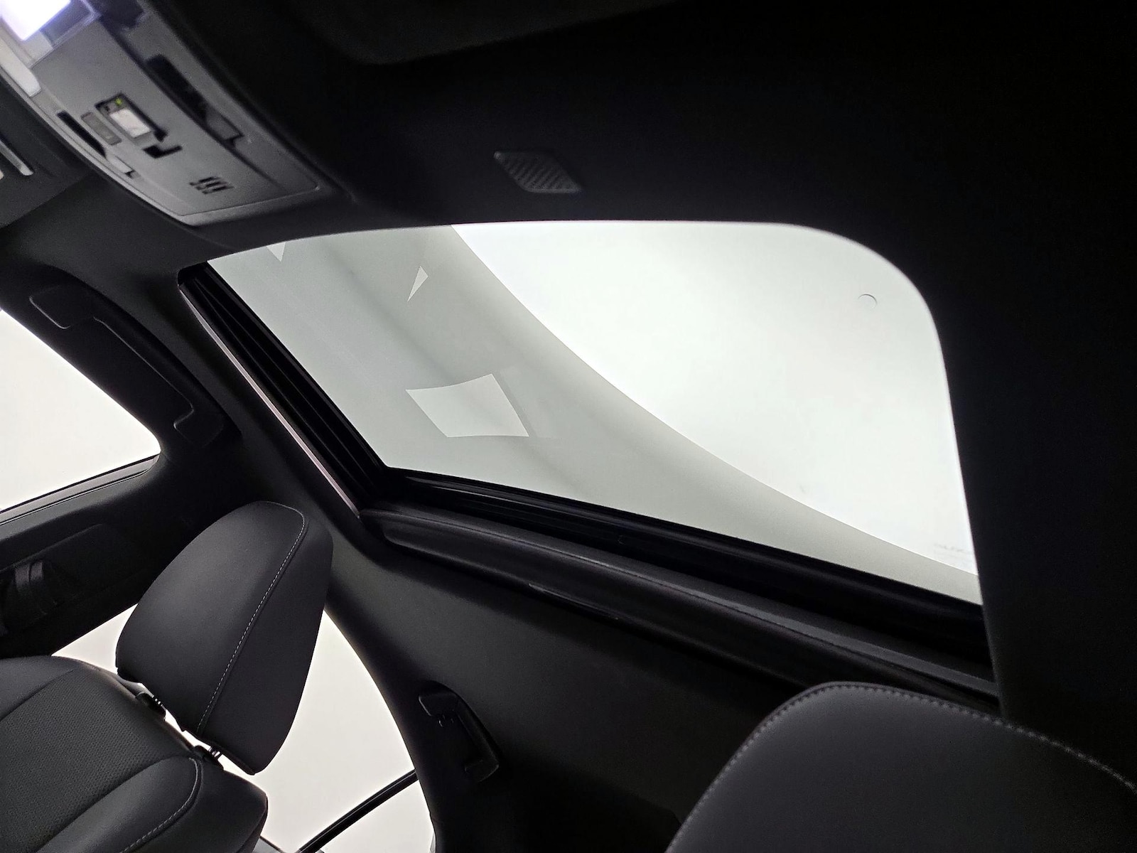 Sunroof(s) & Overhead Airbags