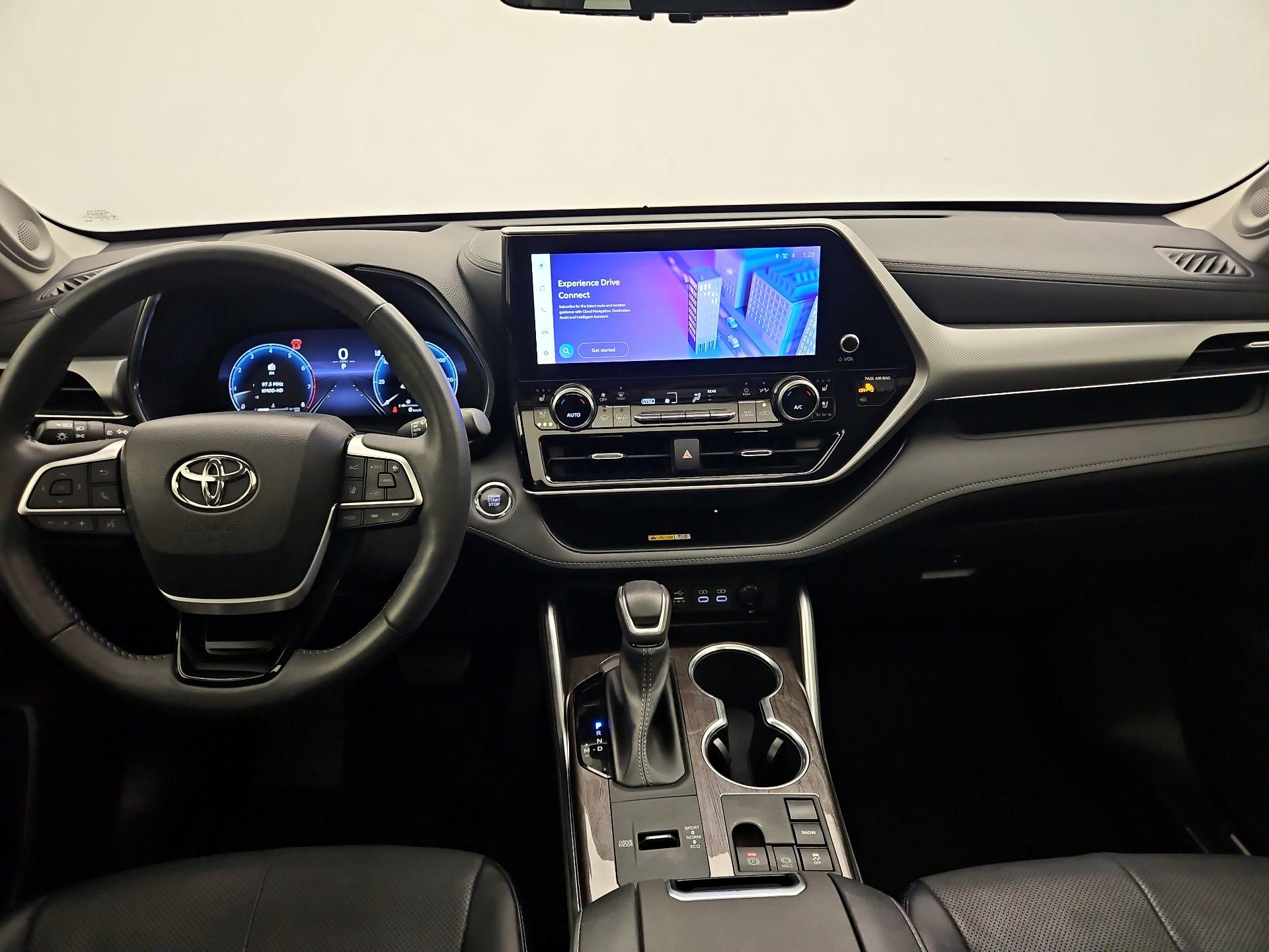 Thumbnail: 2023 Toyota Highlander - 9