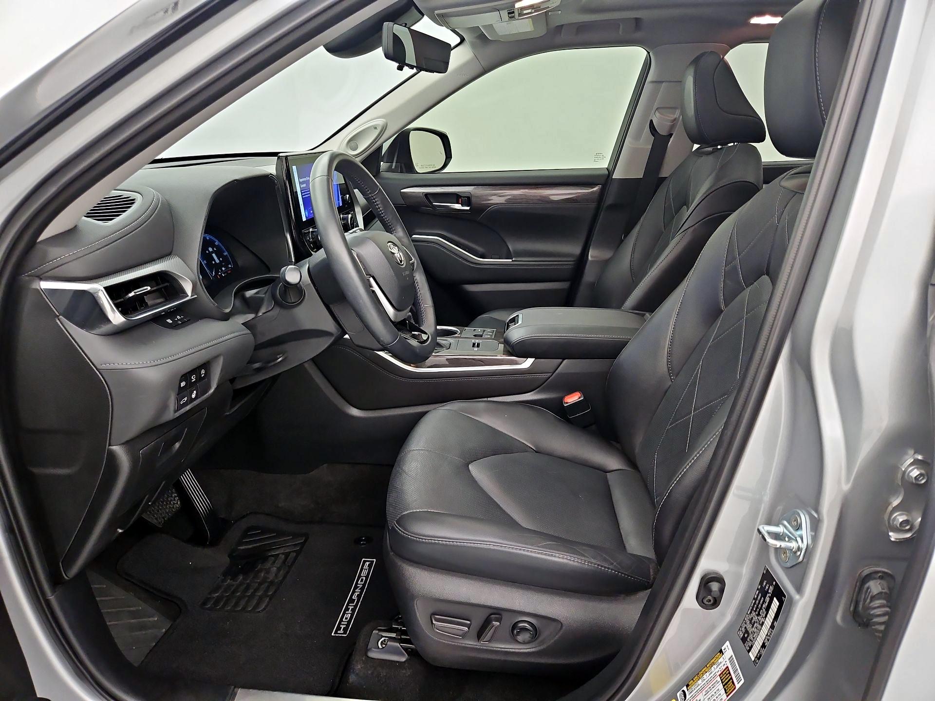 Thumbnail: 2023 Toyota Highlander - 11
