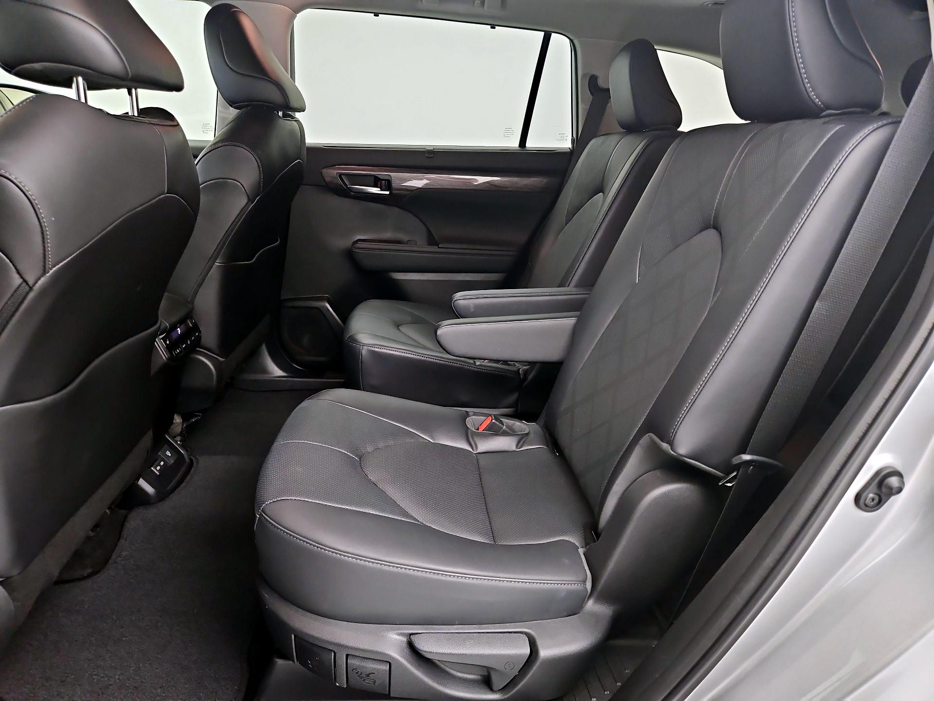 Thumbnail: 2023 Toyota Highlander - 20