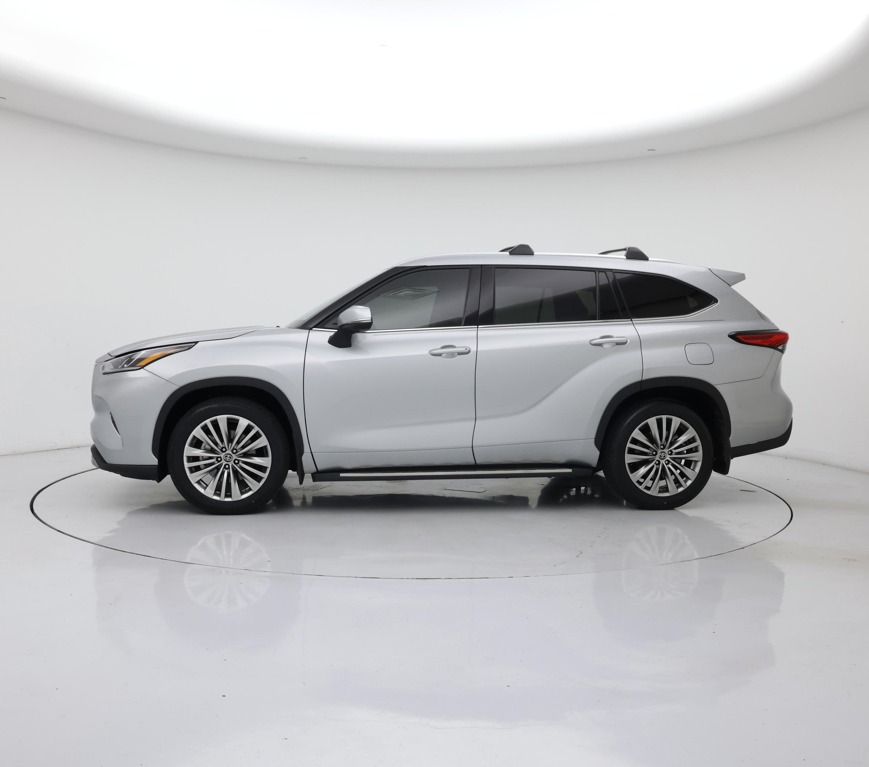 Thumbnail: 2023 Toyota Highlander - 3