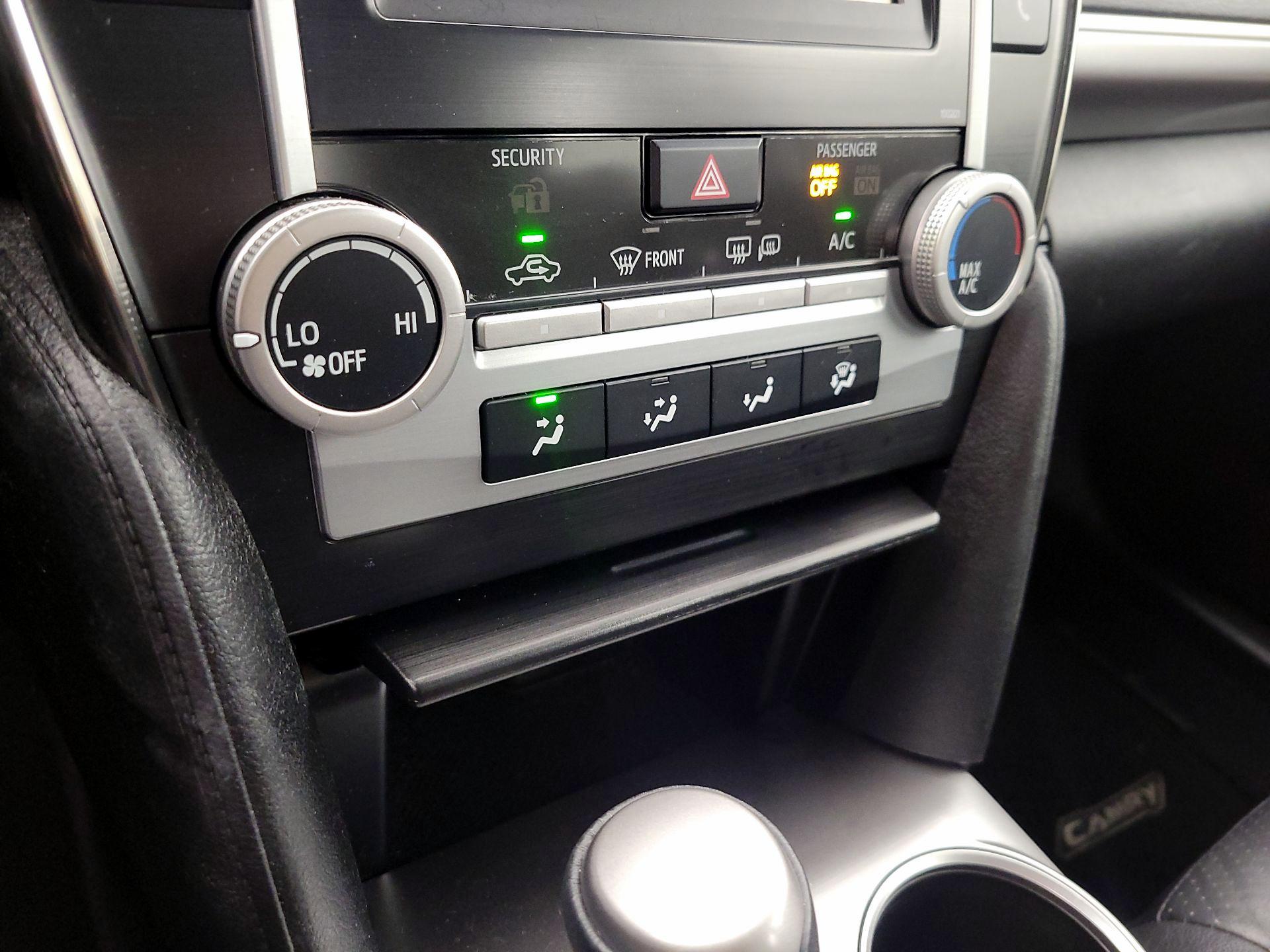 Thumbnail: 2014 Toyota Camry - 16