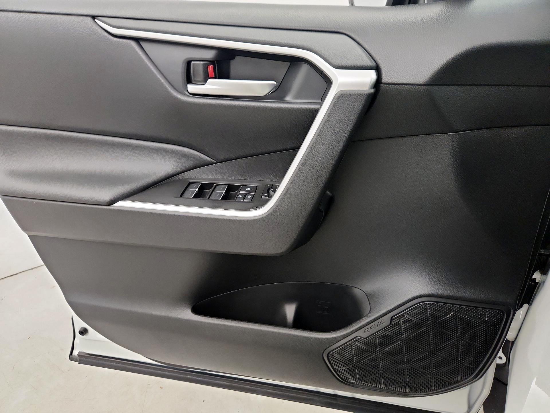 Thumbnail: 2025 Toyota RAV4 - 12