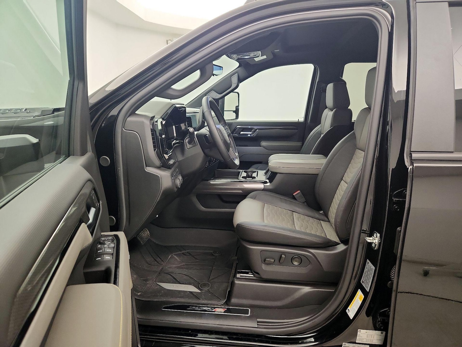 2026 Chevrolet Silverado 2500HD ZR2 - Photo 10
