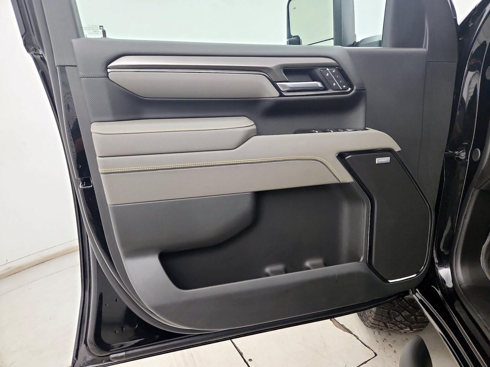 2026 Chevrolet Silverado 2500HD ZR2 - Photo 11