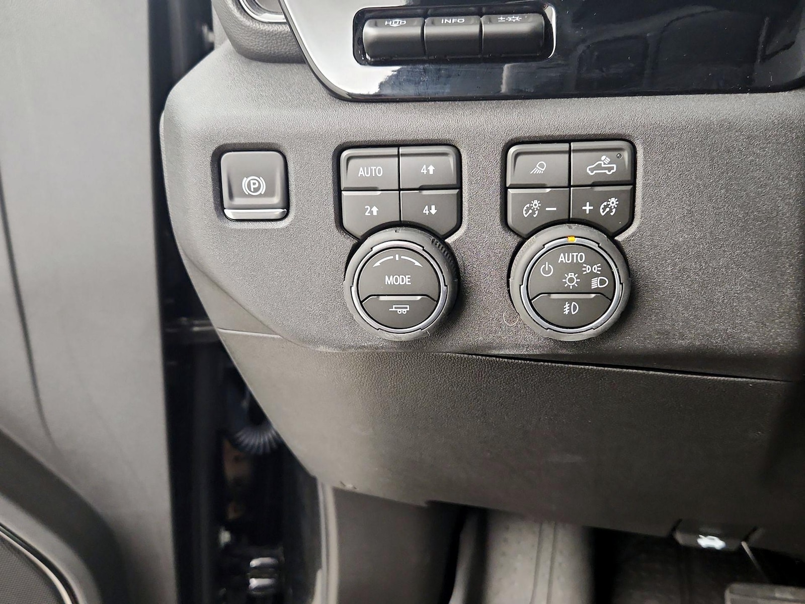 2026 Chevrolet Silverado 2500HD ZR2 - Photo 12