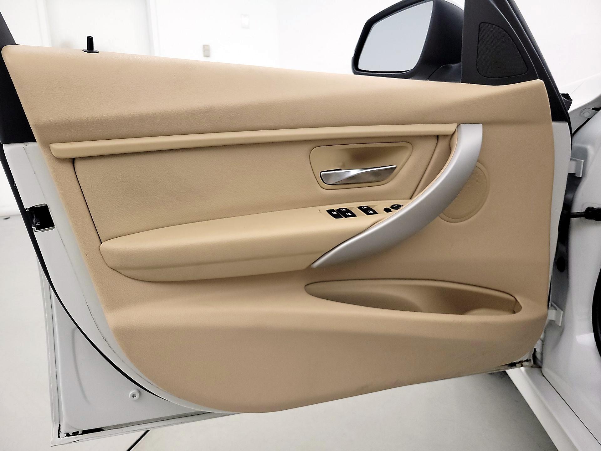 Thumbnail: 2015 BMW 3 Series - 12