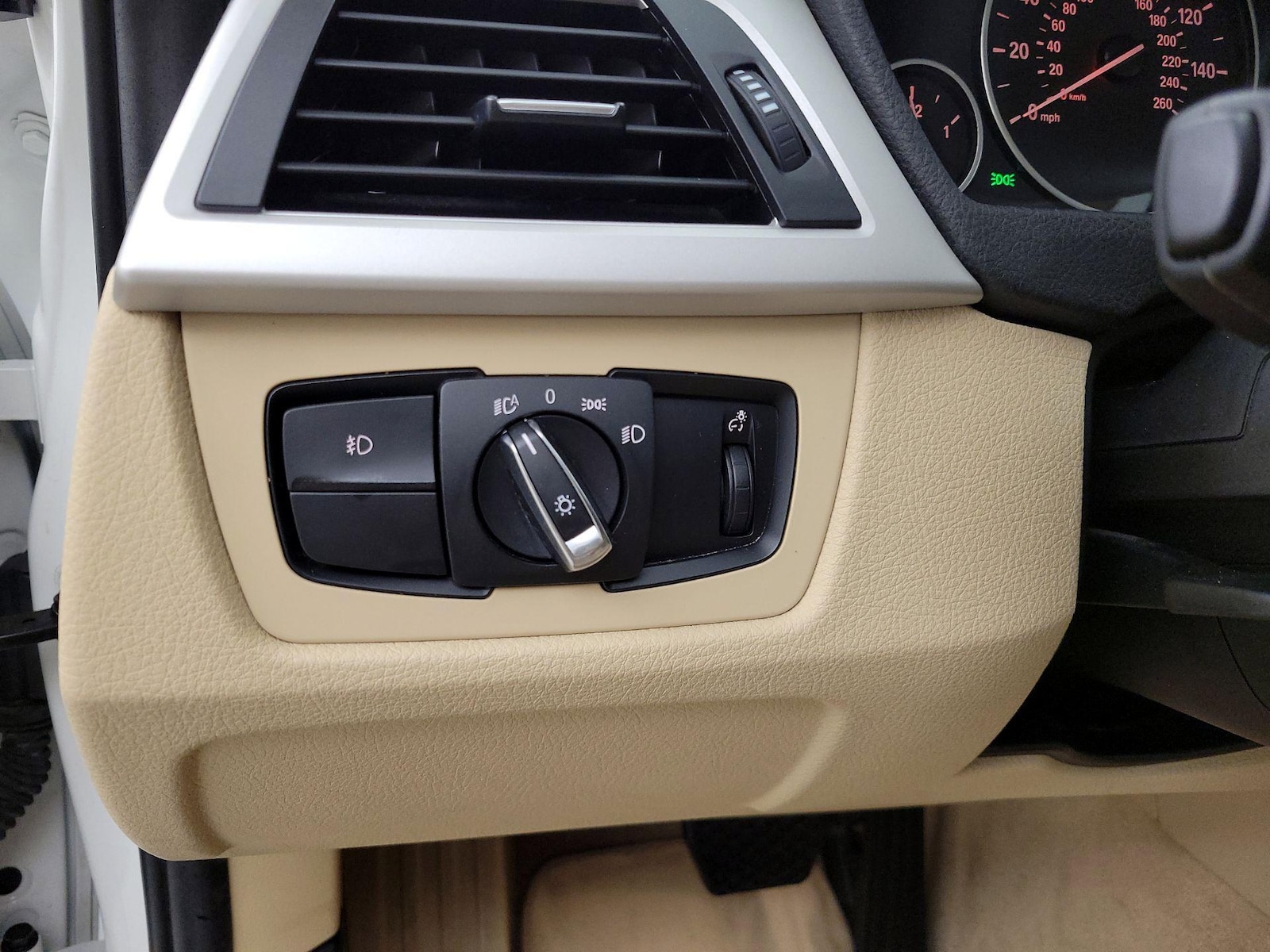 2015 BMW 3 Series 320i - Photo 5