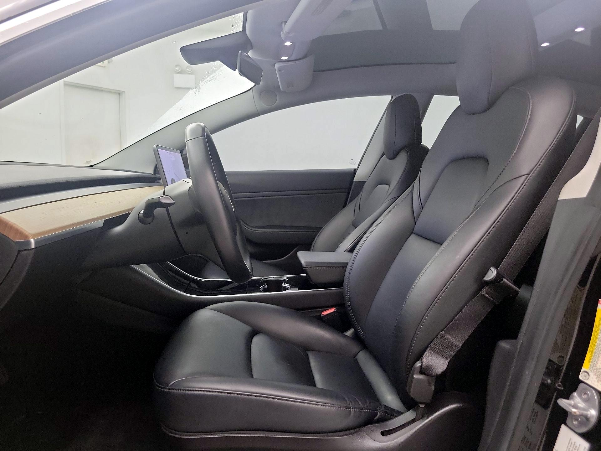 Thumbnail: 2019 Tesla Model 3 - 11