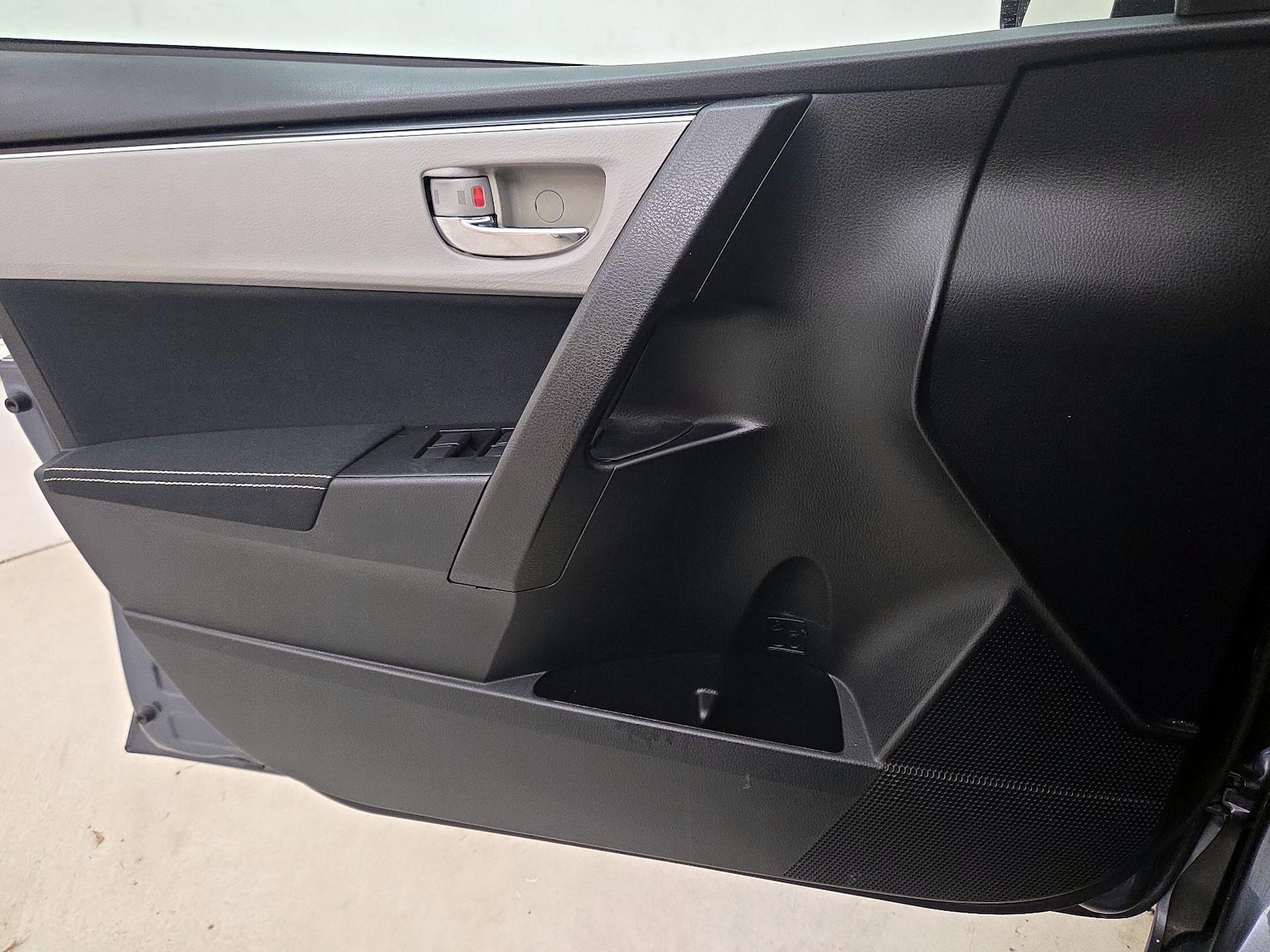 2018 Toyota Corolla LE - Photo 13