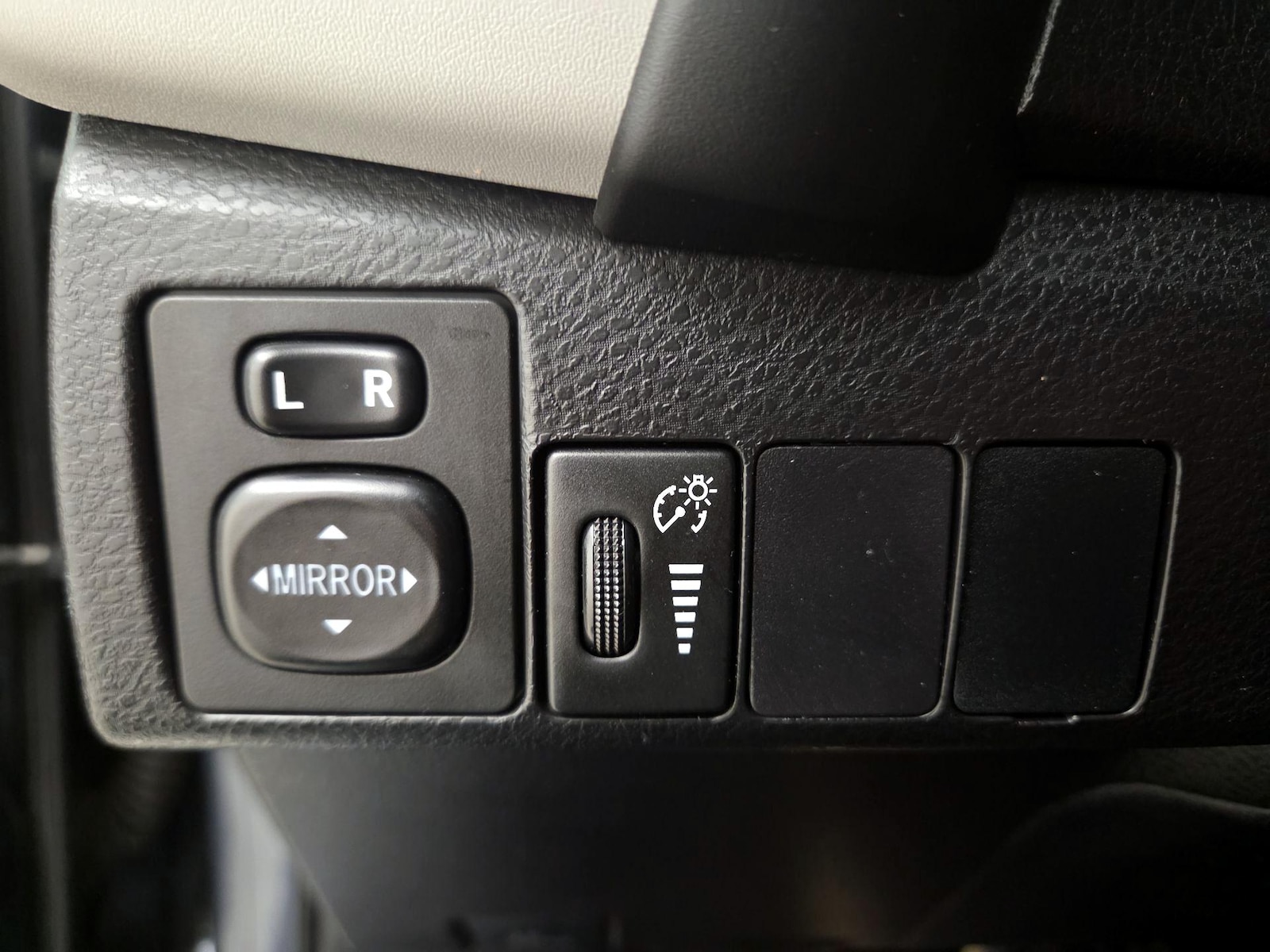 2018 Toyota Corolla LE - Photo 14