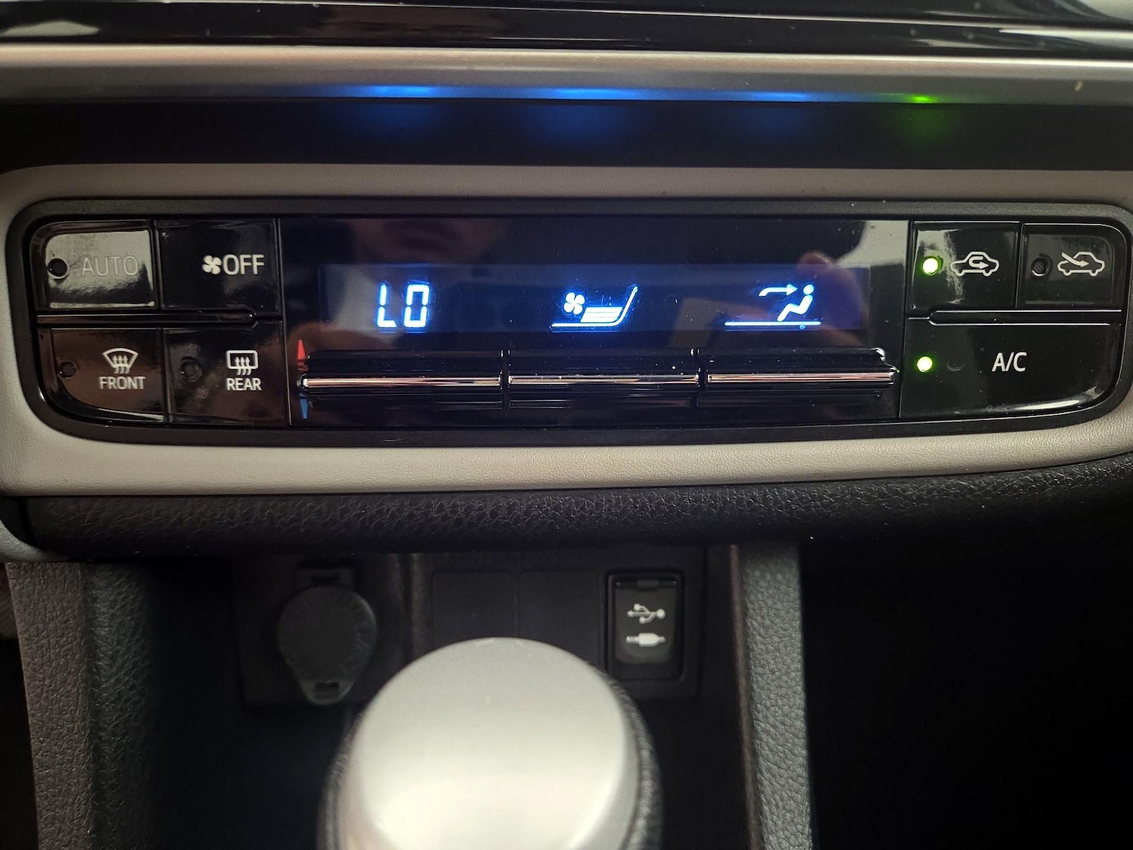 2018 Toyota Corolla LE - Photo 17