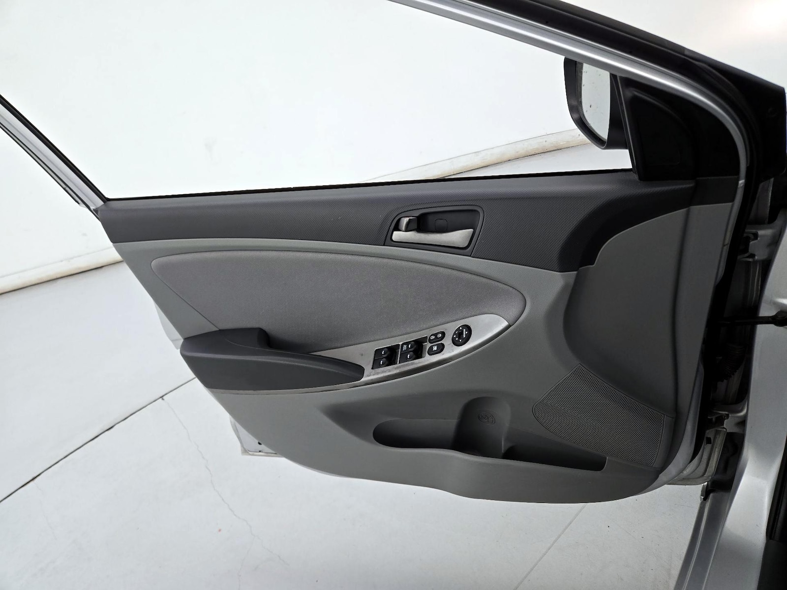 2017 Hyundai Accent SE - Photo 13