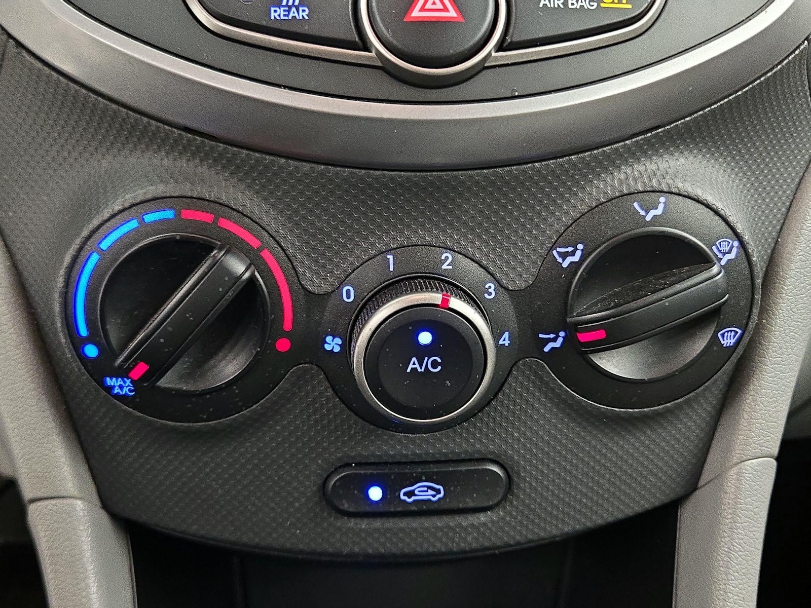 2017 Hyundai Accent SE - Photo 16