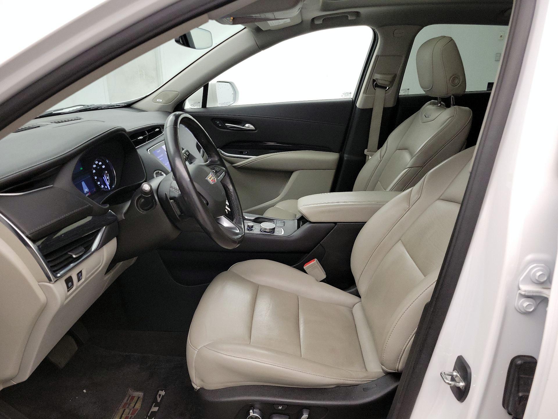 Thumbnail: 2020 Cadillac XT4 - 11