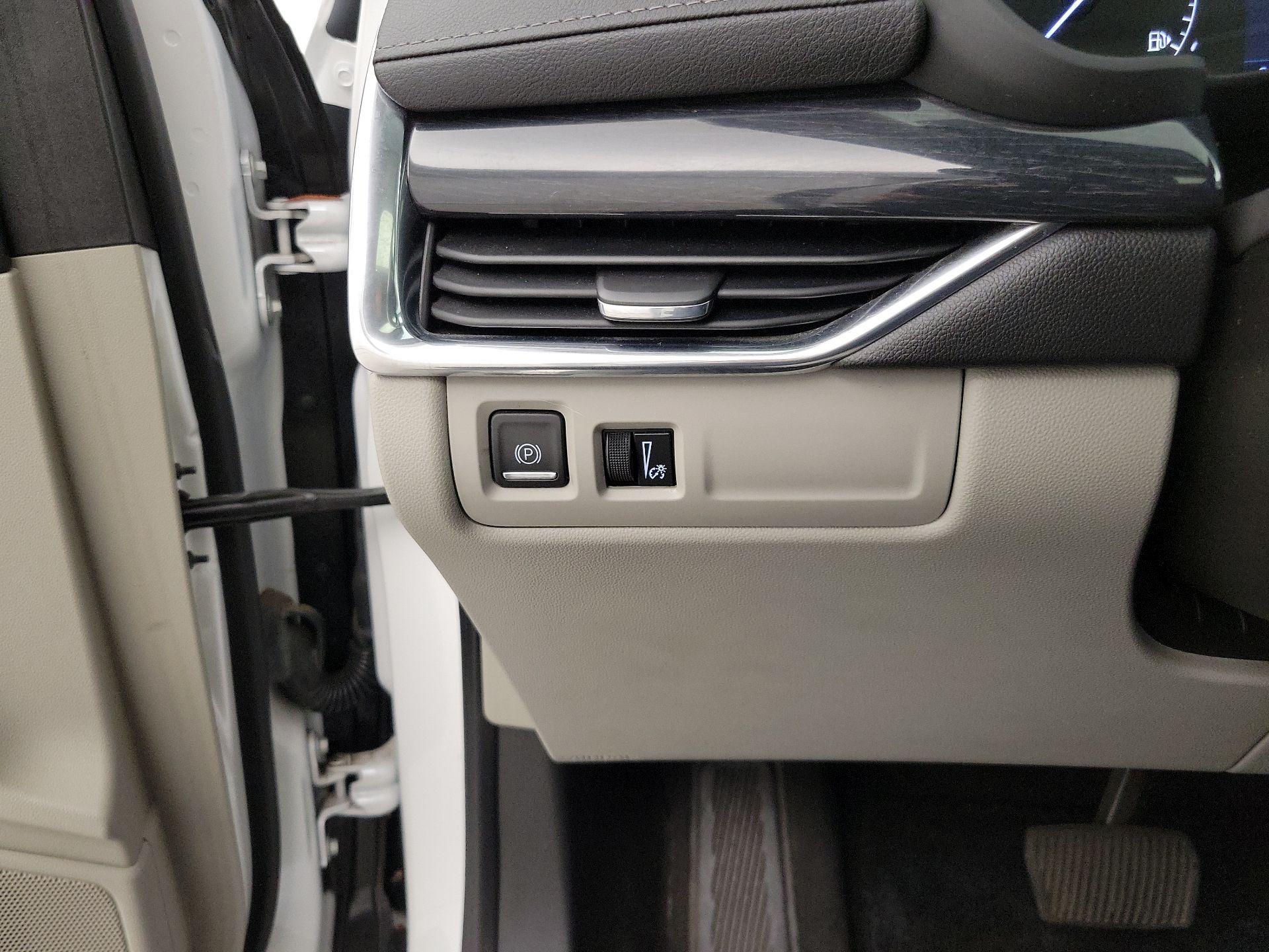 Thumbnail: 2020 Cadillac XT4 - 13