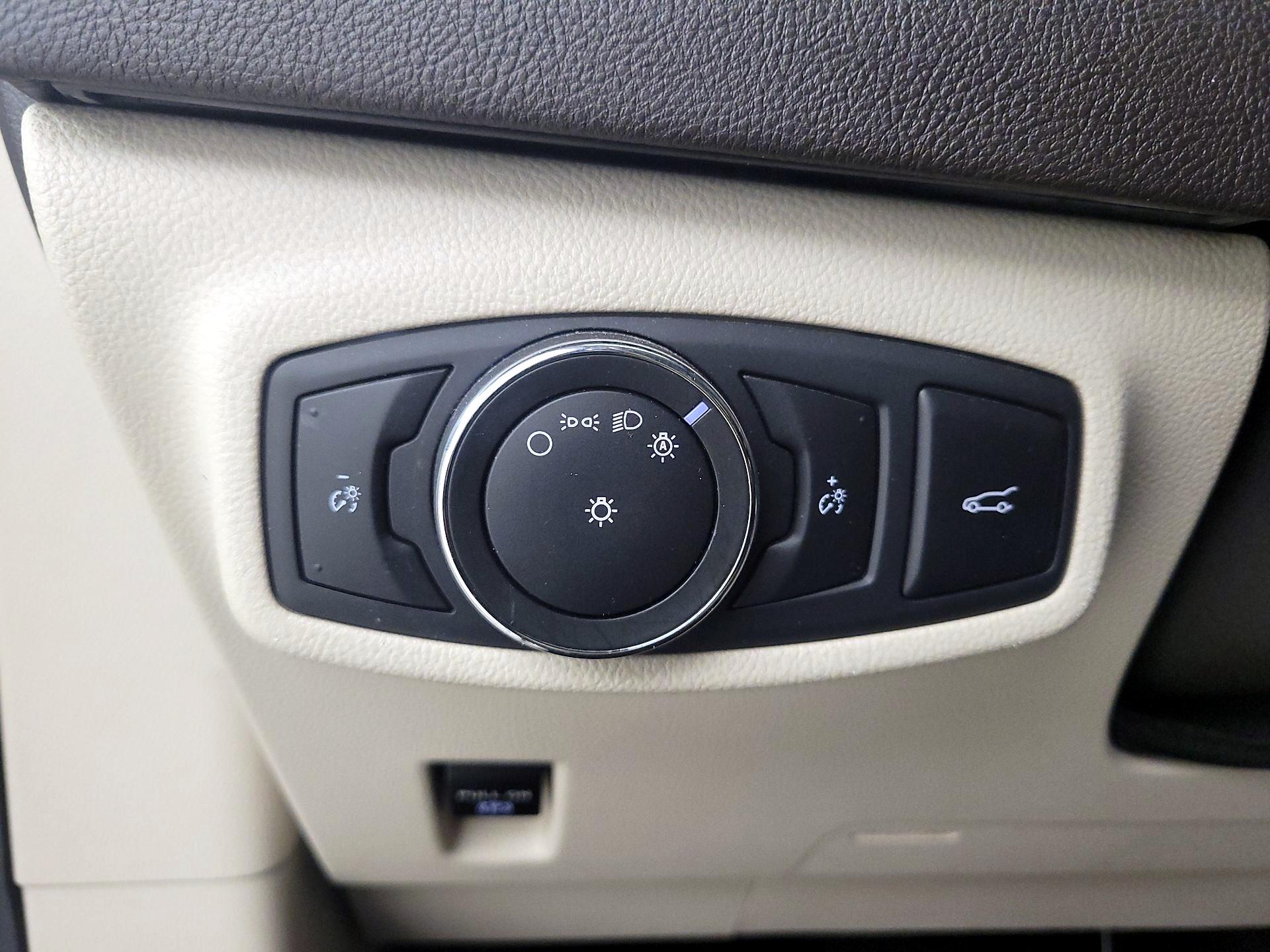 Thumbnail: 2017 Lincoln MKC - 13