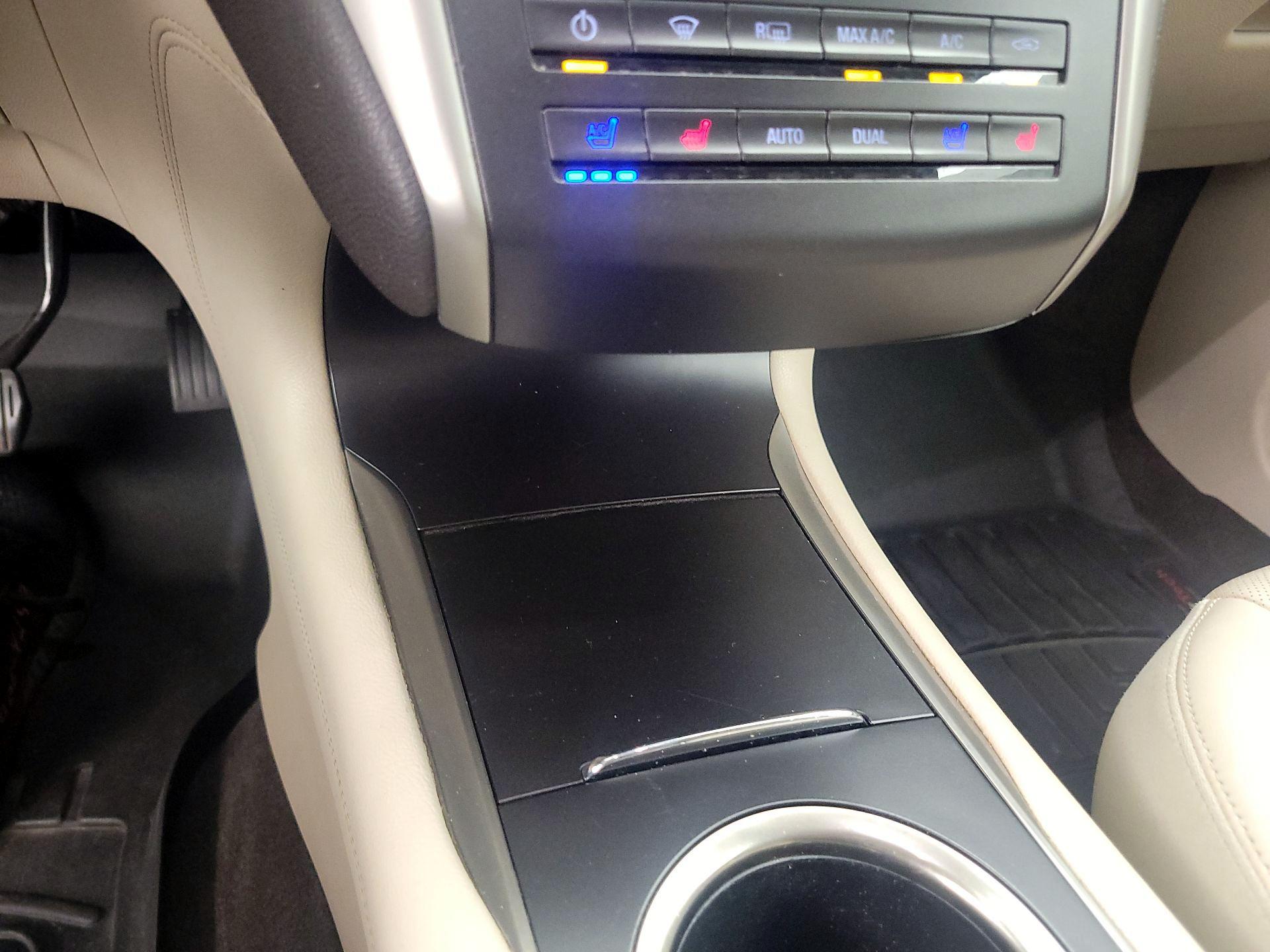 Thumbnail: 2017 Lincoln MKC - 18