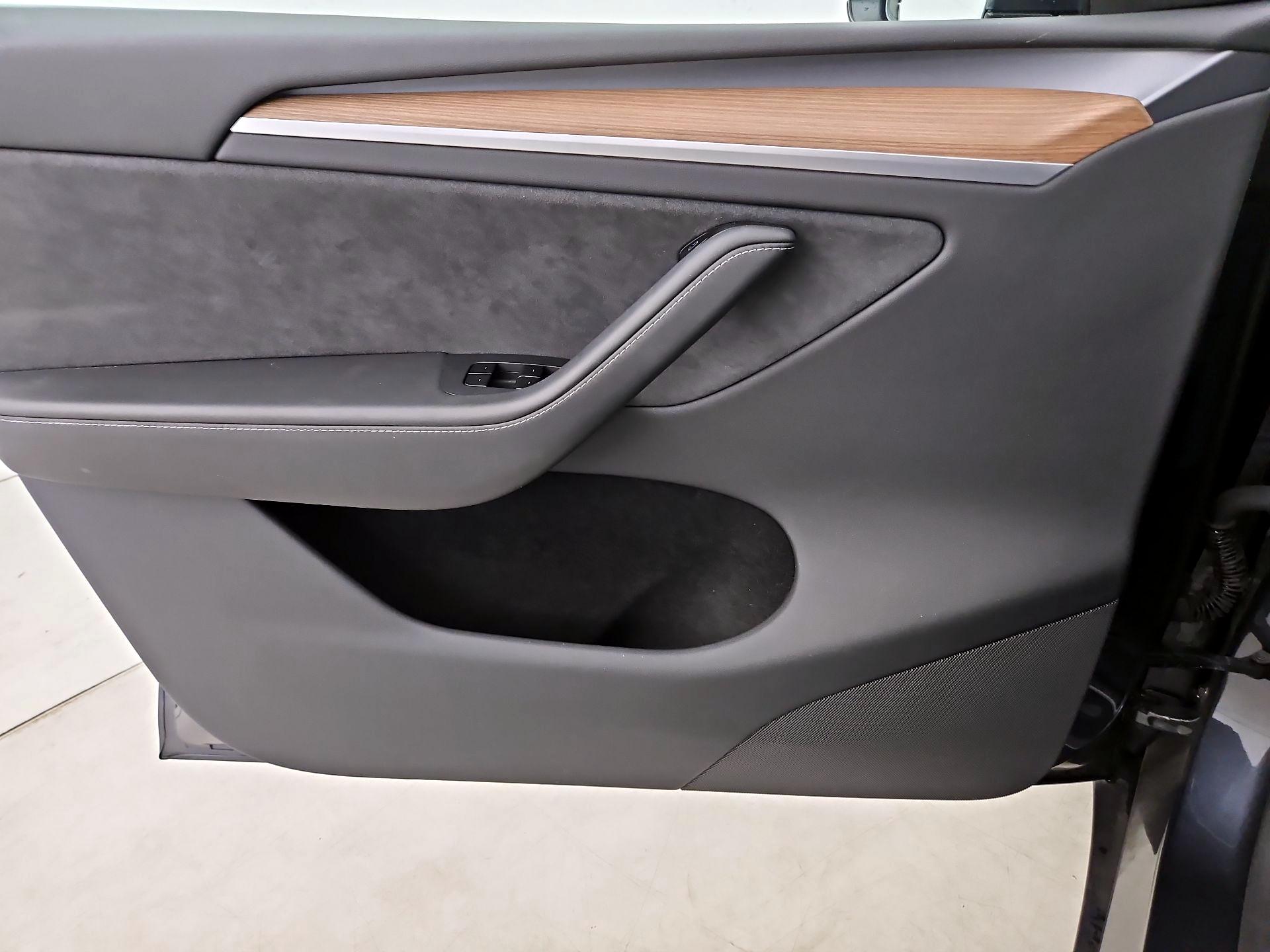 Thumbnail: 2025 Tesla Model Y - 12