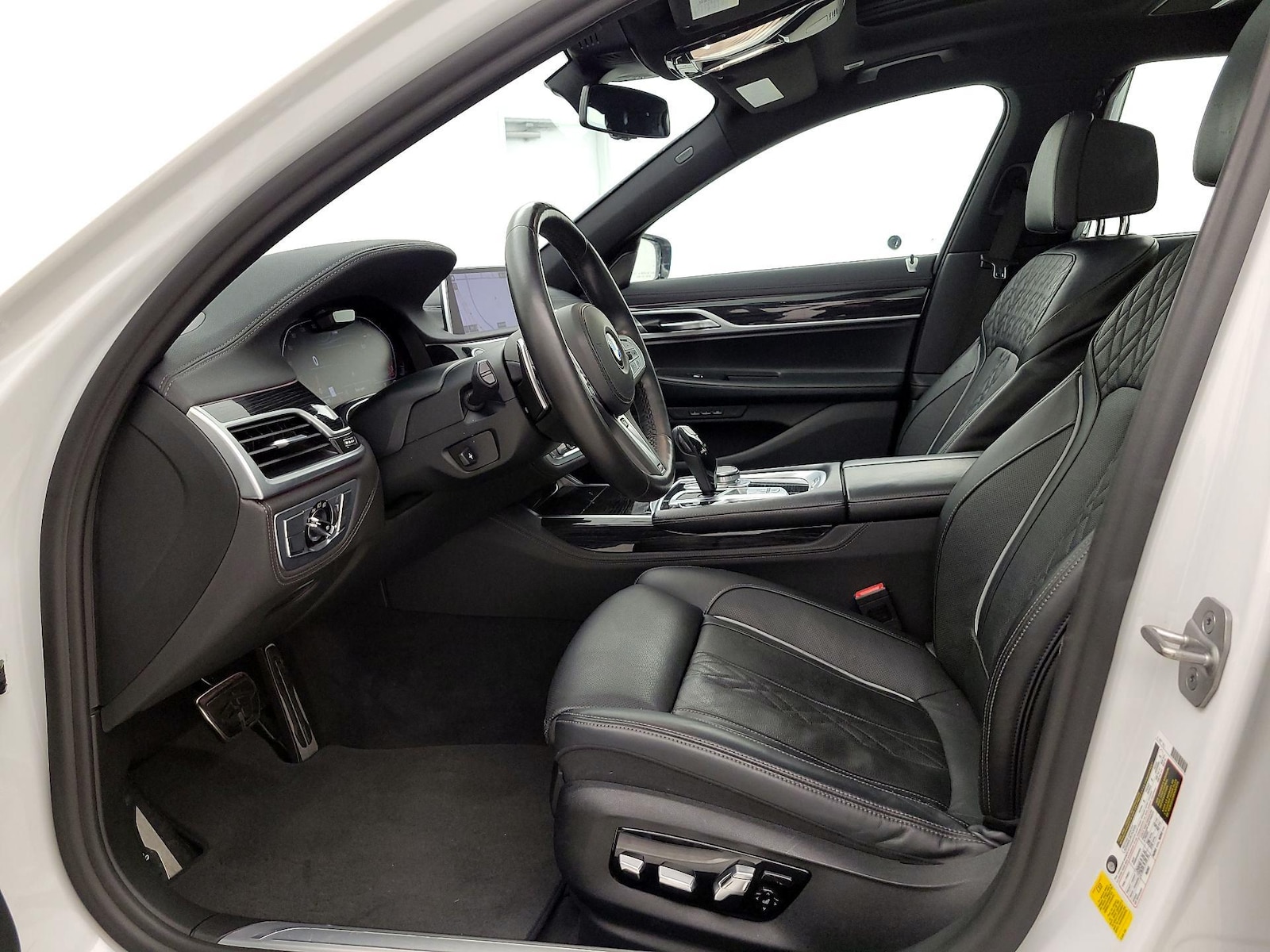2021 BMW 7 Series 740i - Photo 12