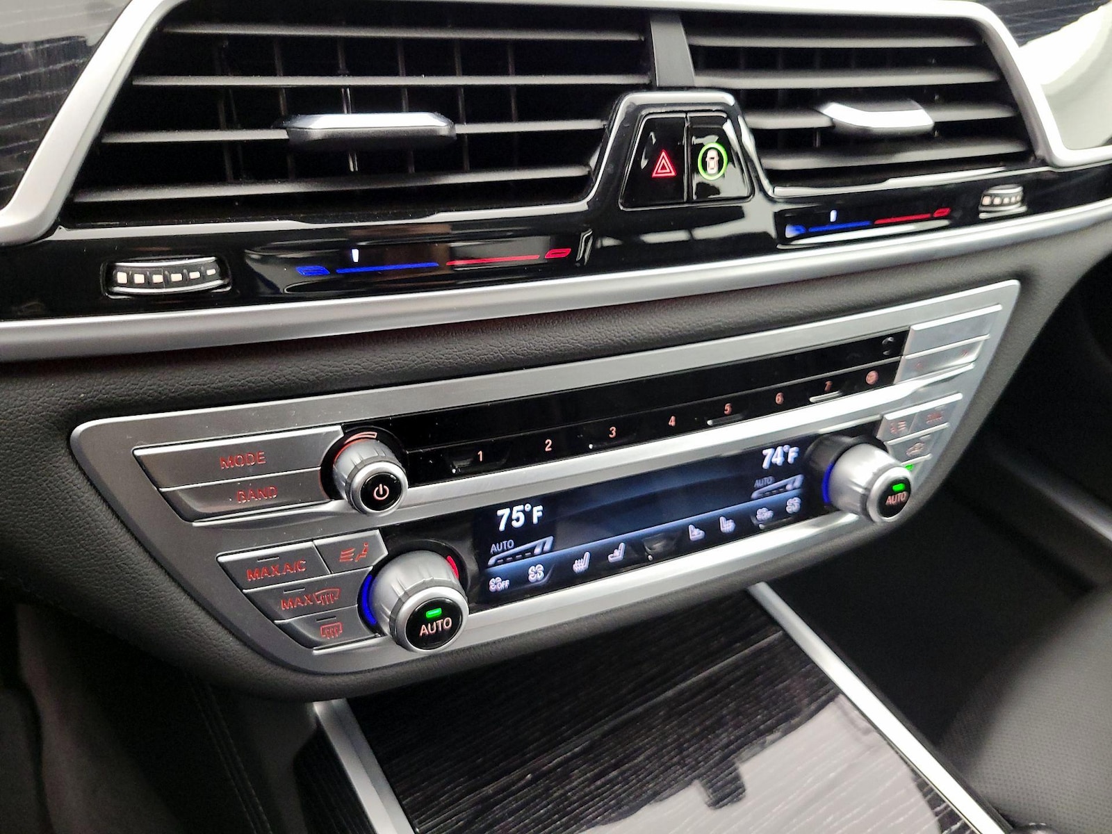 2021 BMW 7 Series 740i - Photo 18