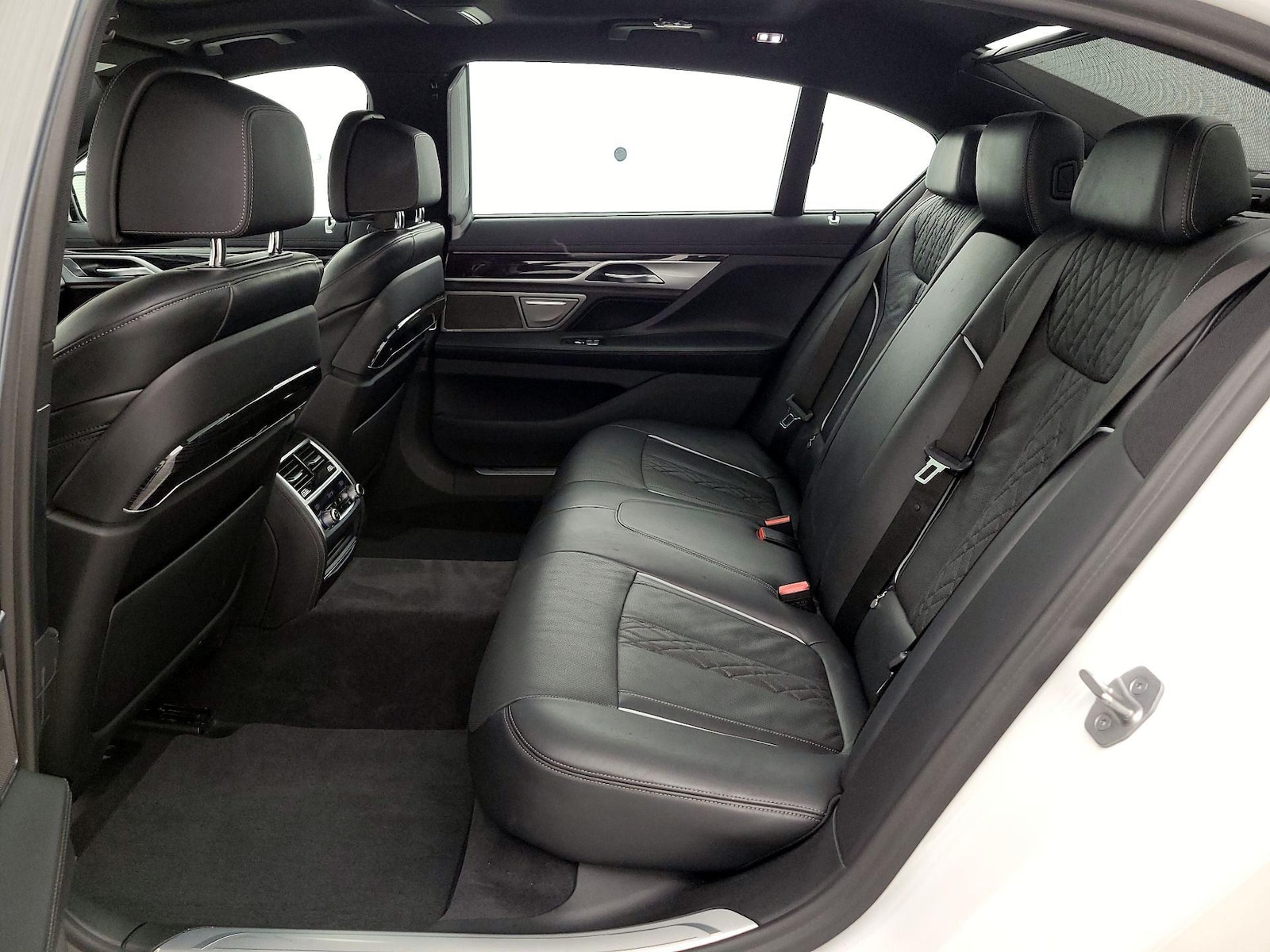 2021 BMW 7 Series 740i - Photo 22